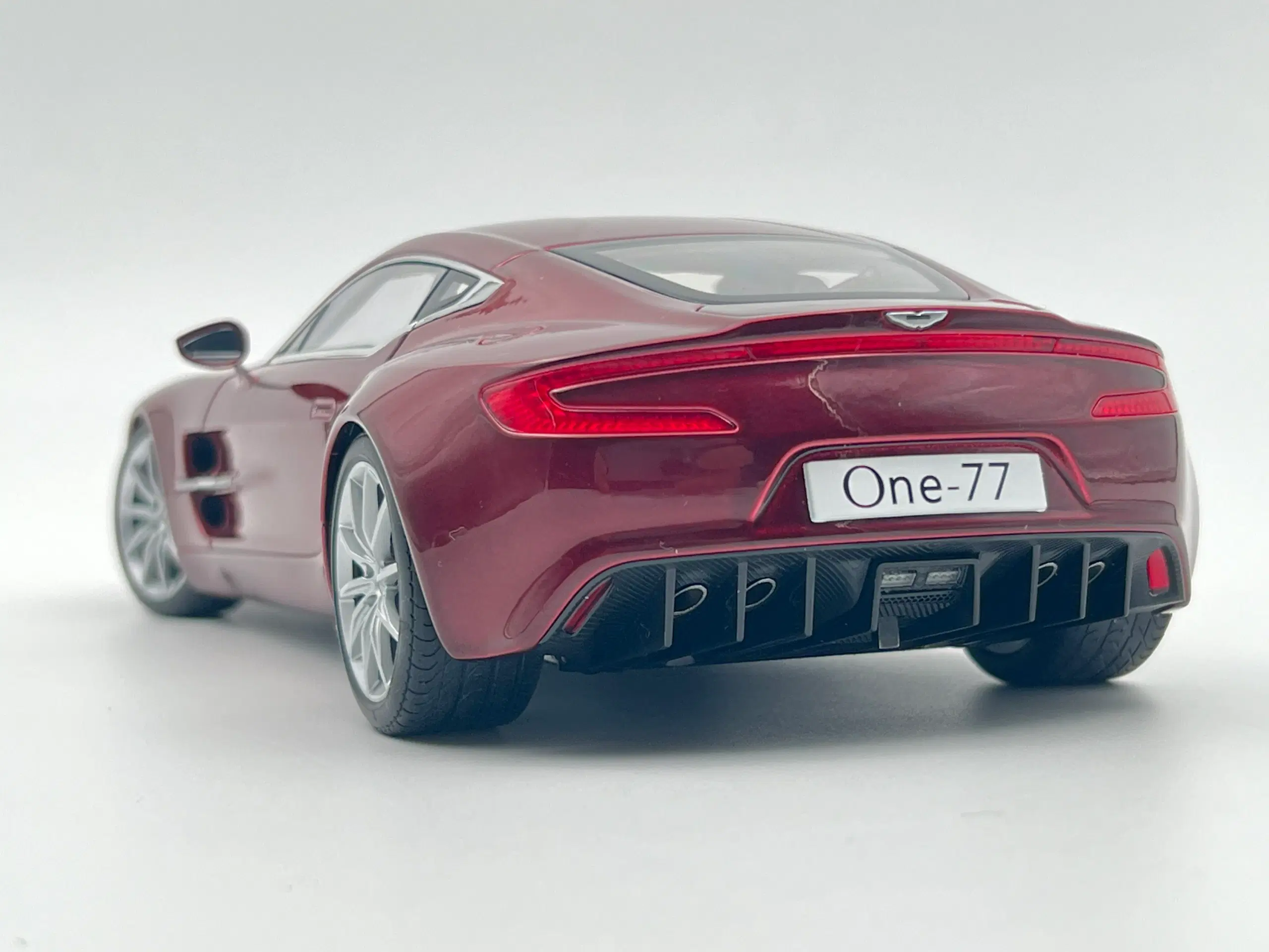 2009 Aston Martin One-77 AUTOart Signature - 1:18