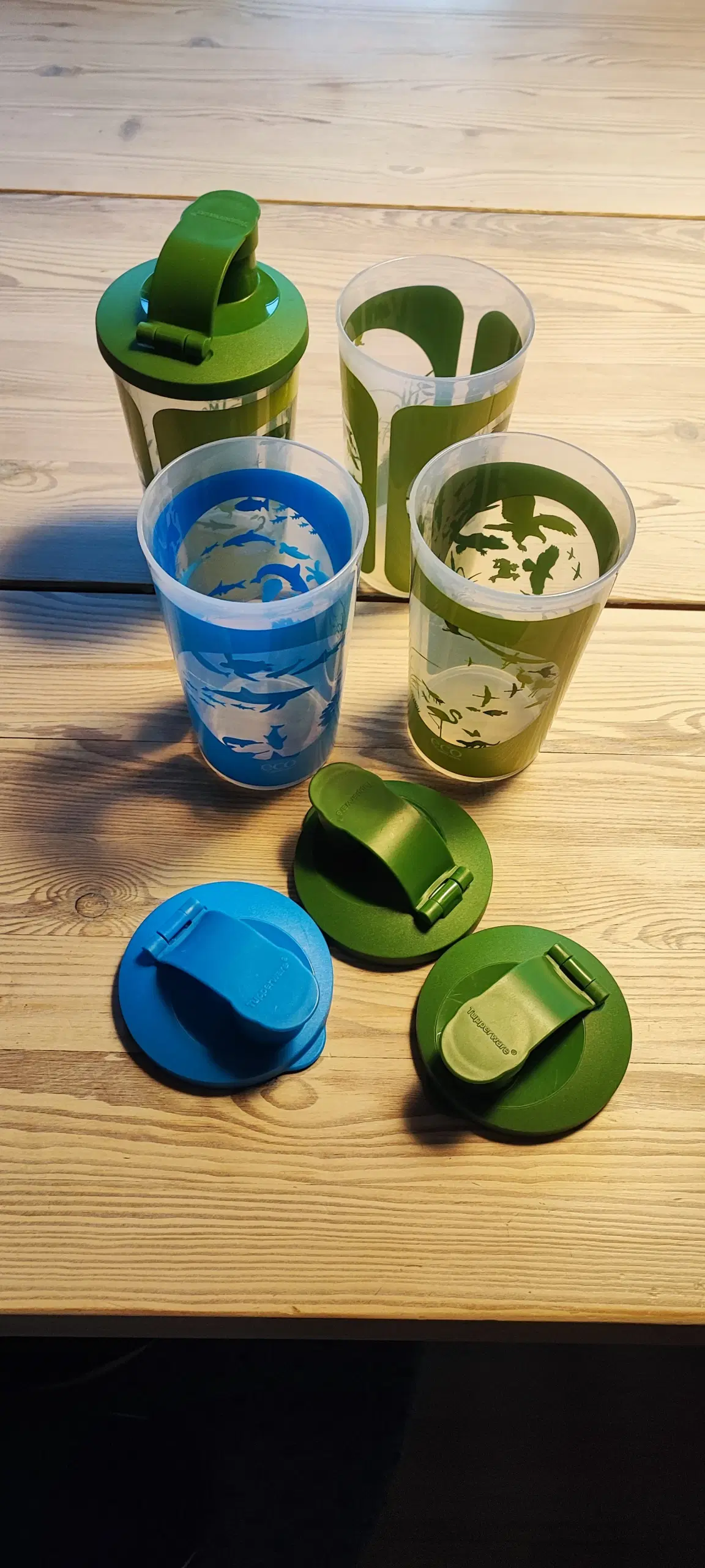 Tupperware drikker glas med låg