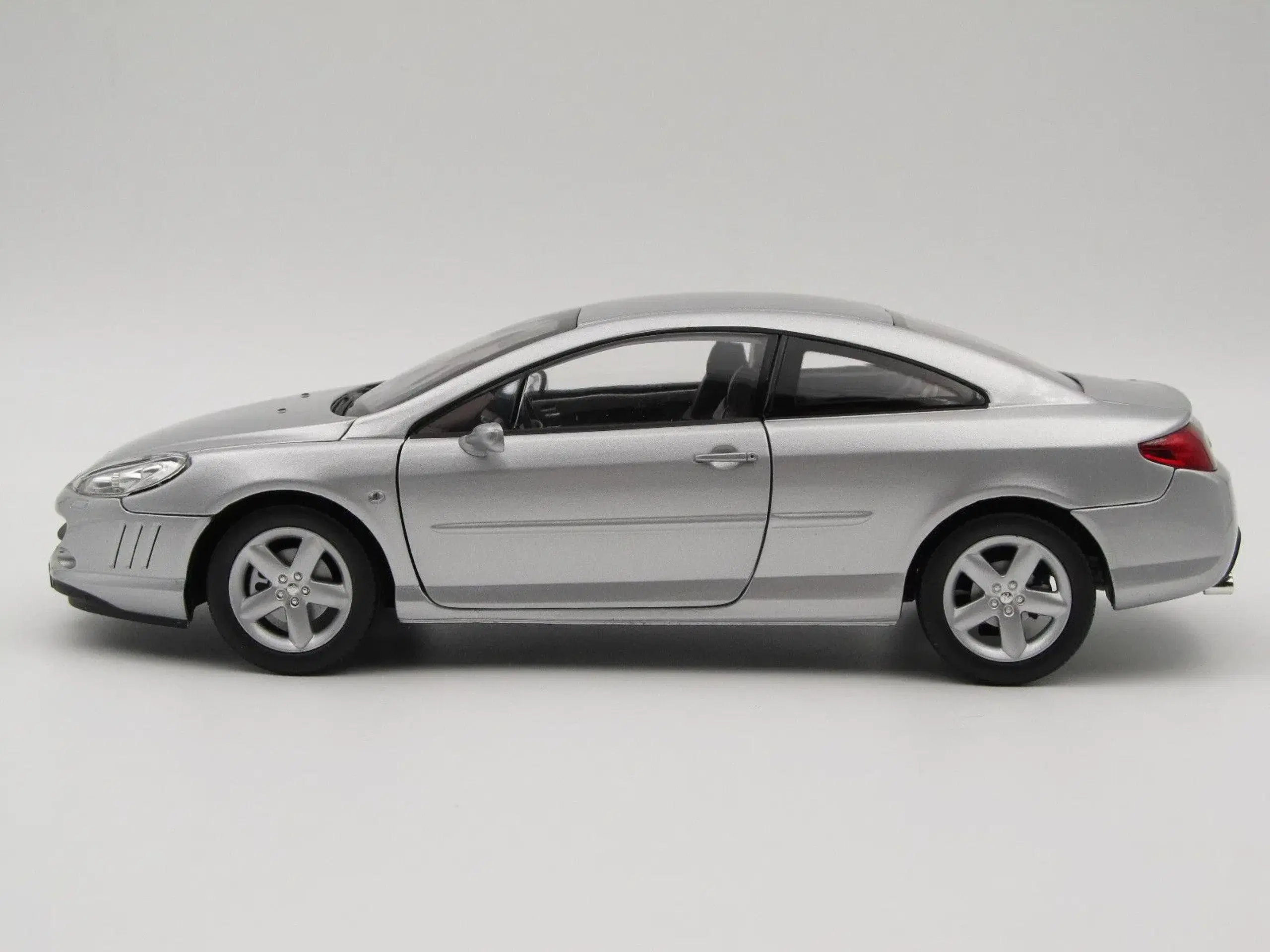 2006 Peugeot 407 30 V6 Coupe 1:18