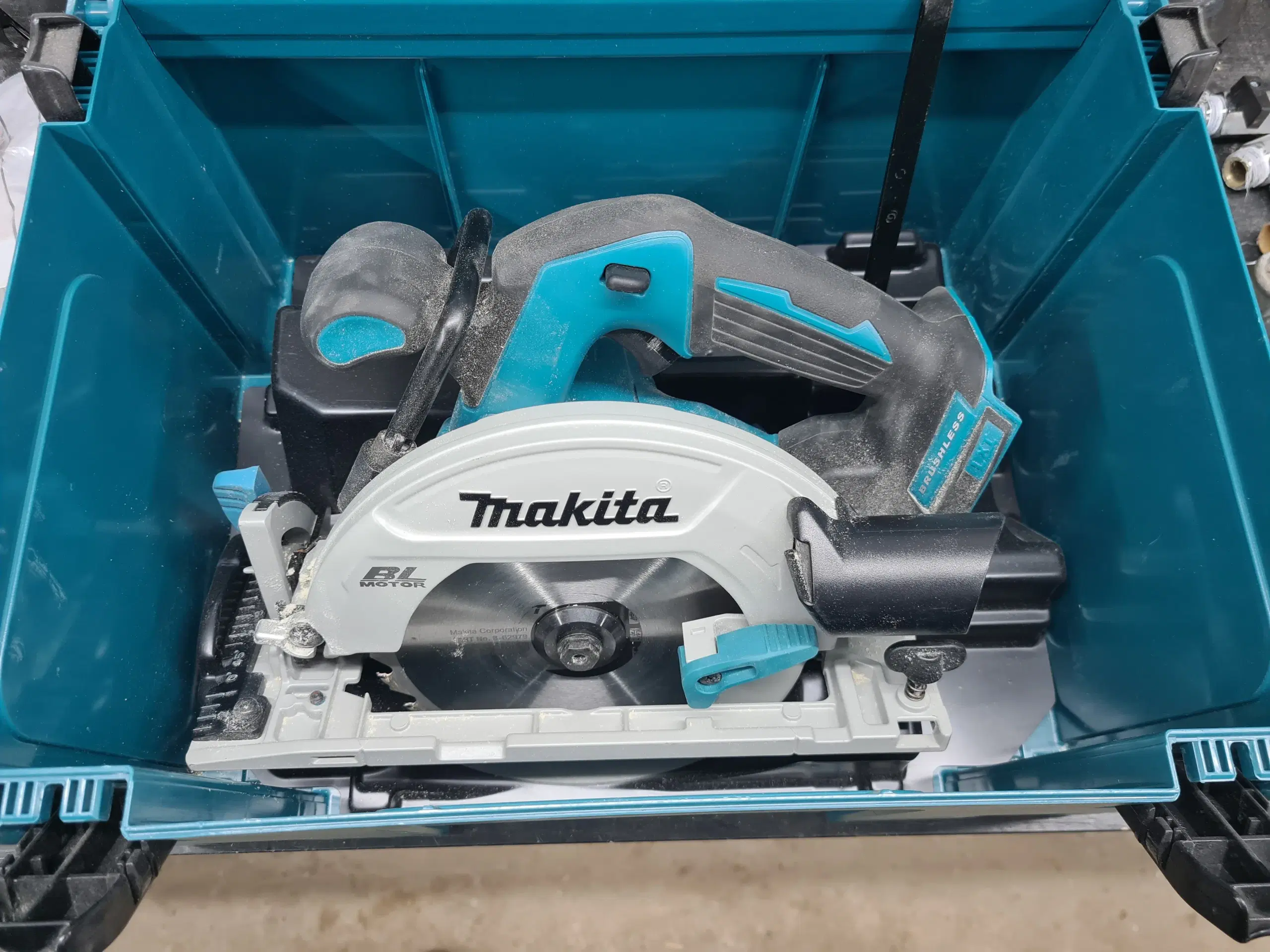 Makita DHS680 rundsav med Mac 3 kuffert og indsats