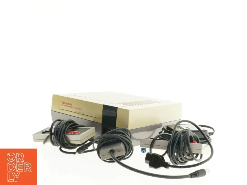 Nintendo Entertainment System med tilbehør fra Nintendo (str 26 x 20 x 9 cm)