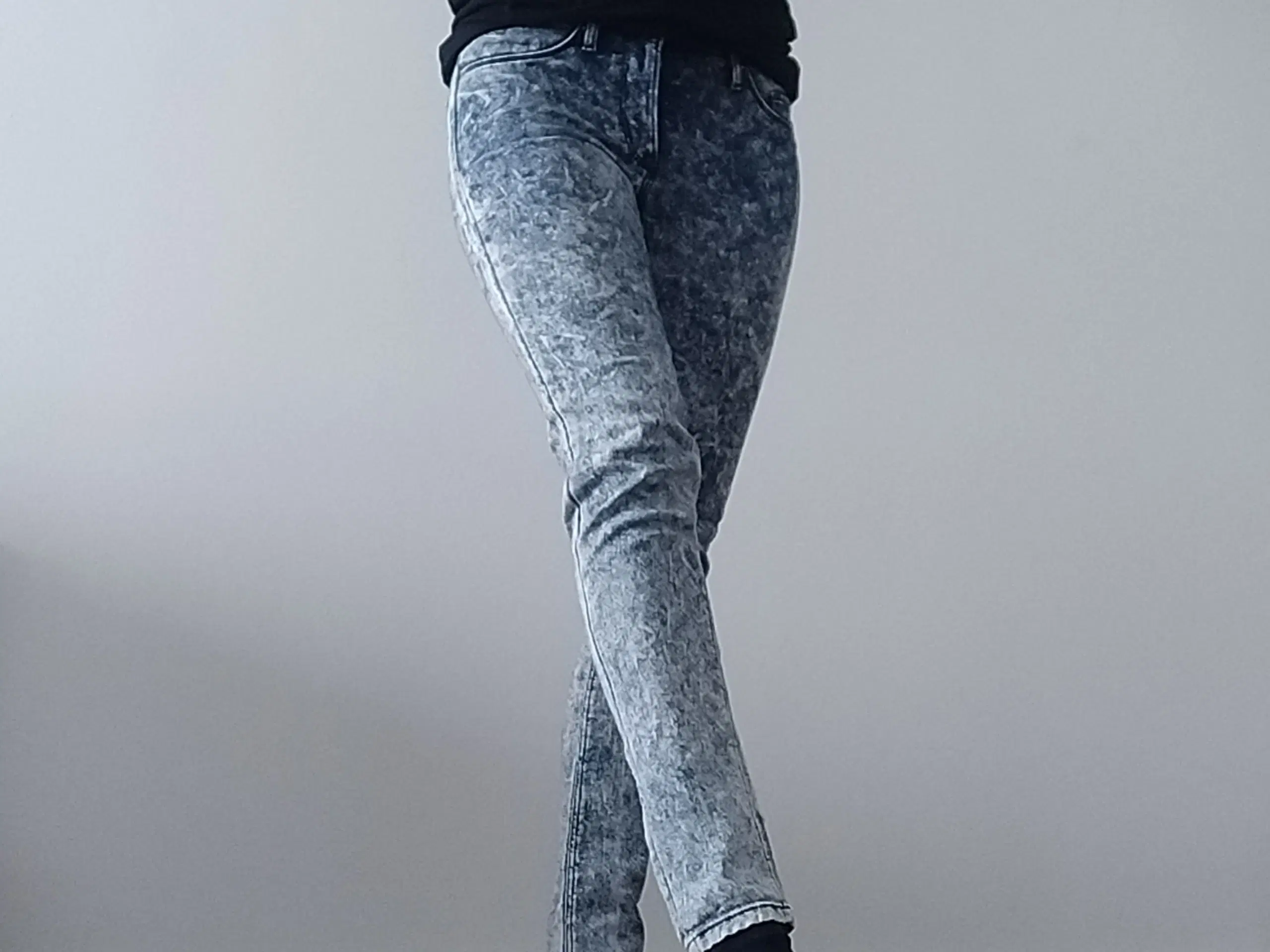 HM skinny jeans blå og hvid bukser