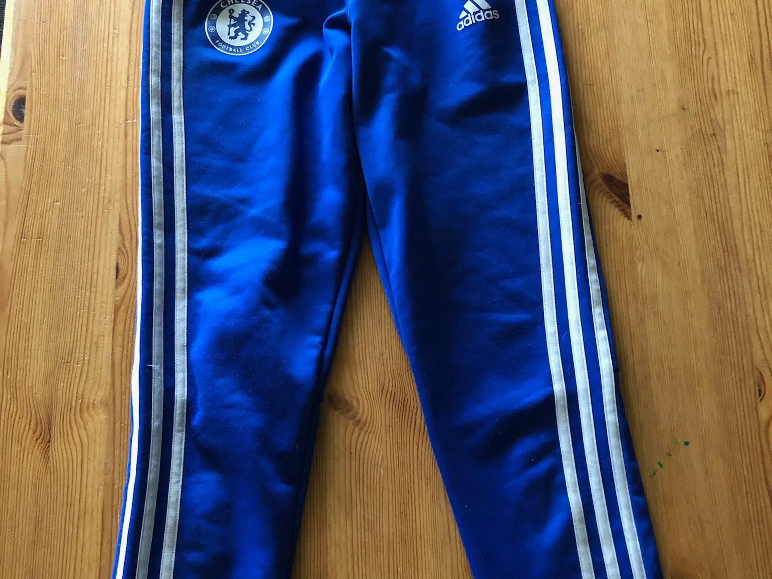 Adidasbuks m Chelsea-logo