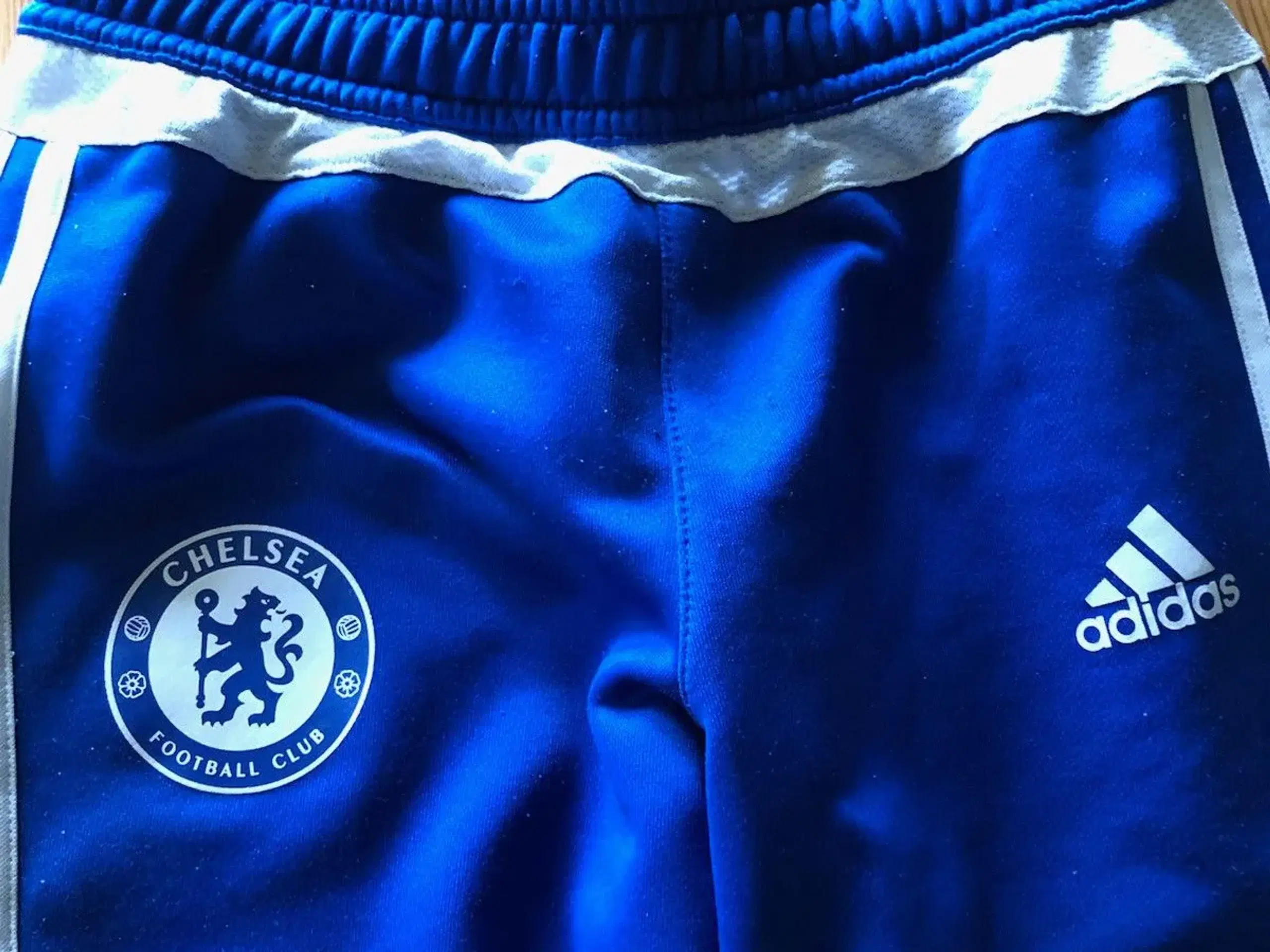 Adidasbuks m Chelsea-logo