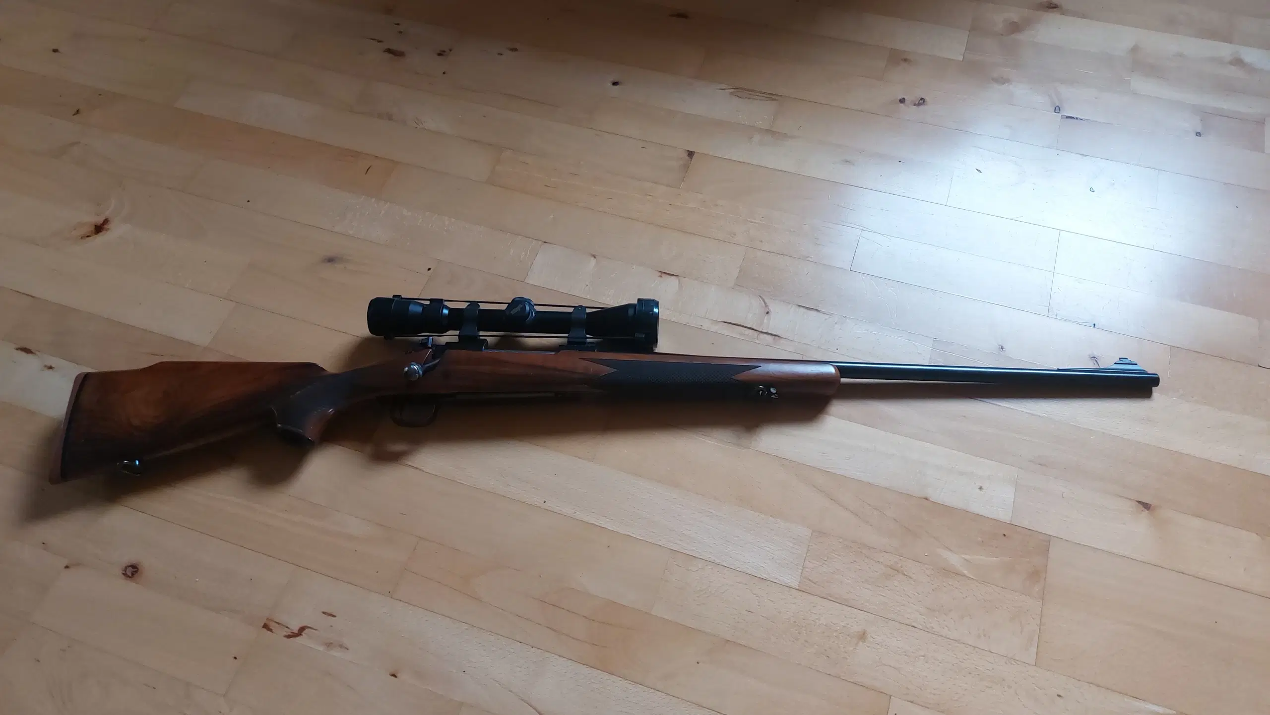 Winchester 300 magnum med Jaguar kikkert 4-9