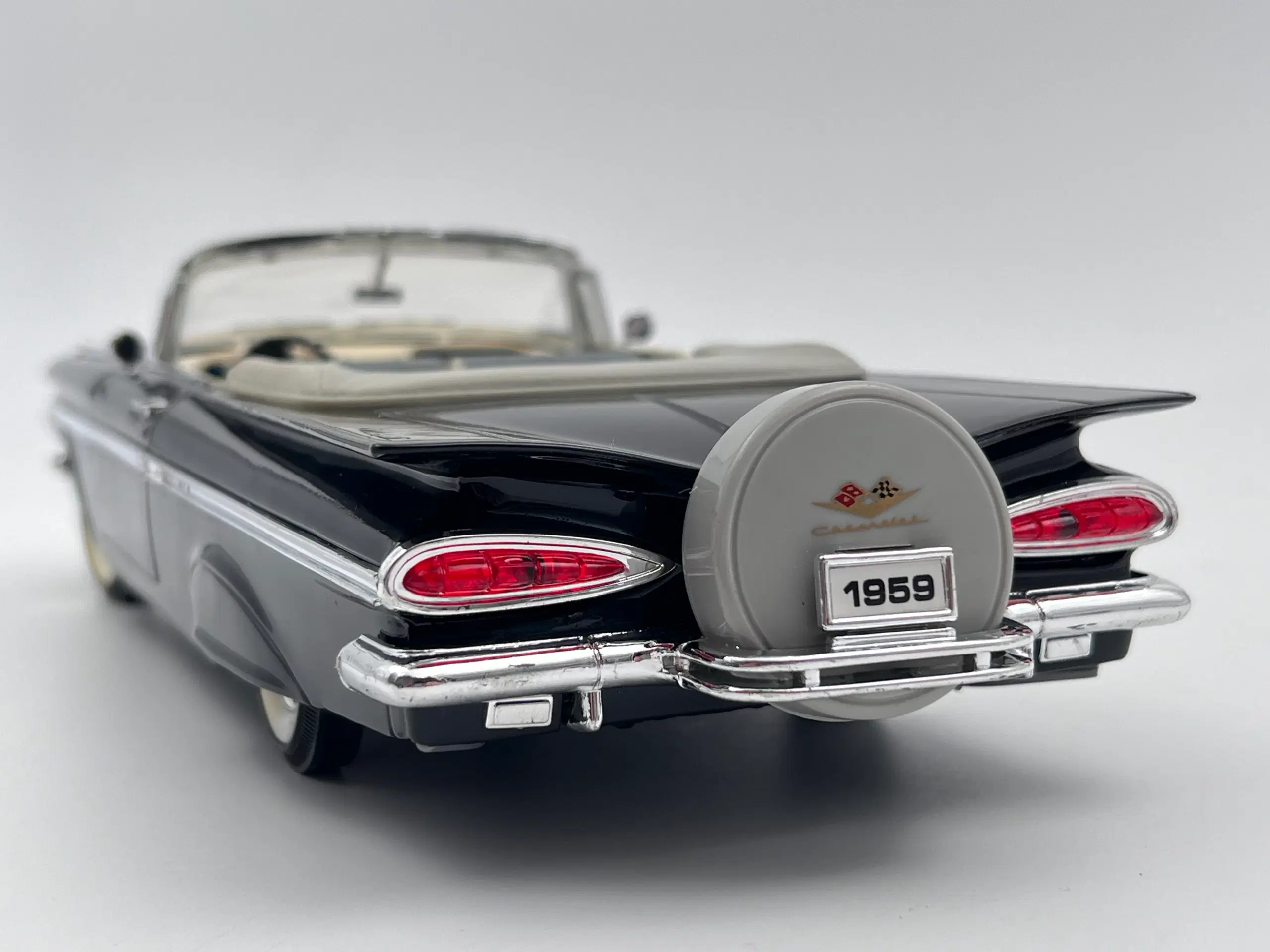 1959 Chevrolet Impala Convertible 1:18