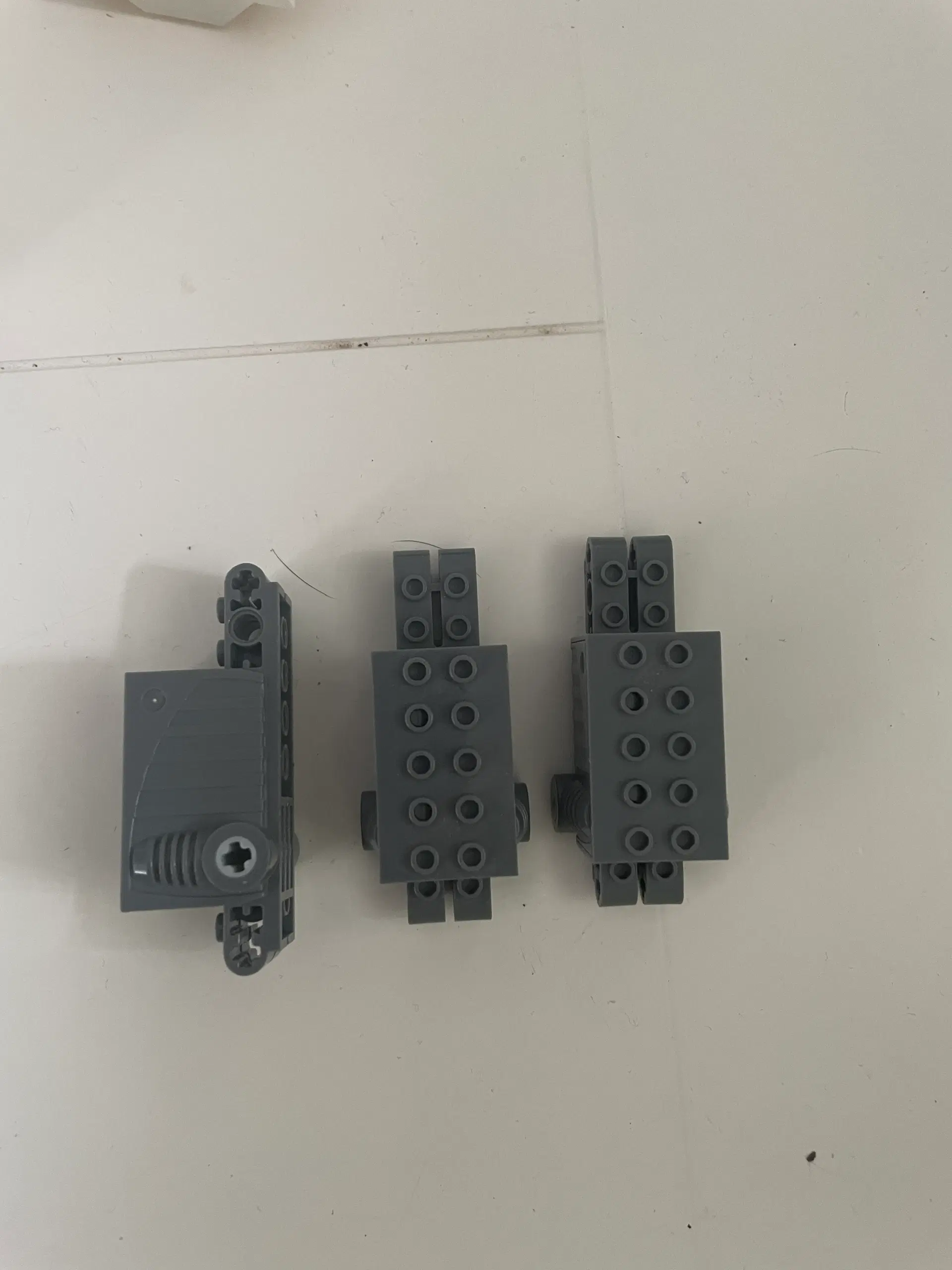 6 Lego: 3 stk Technic optræksmotor type 2 mørkg