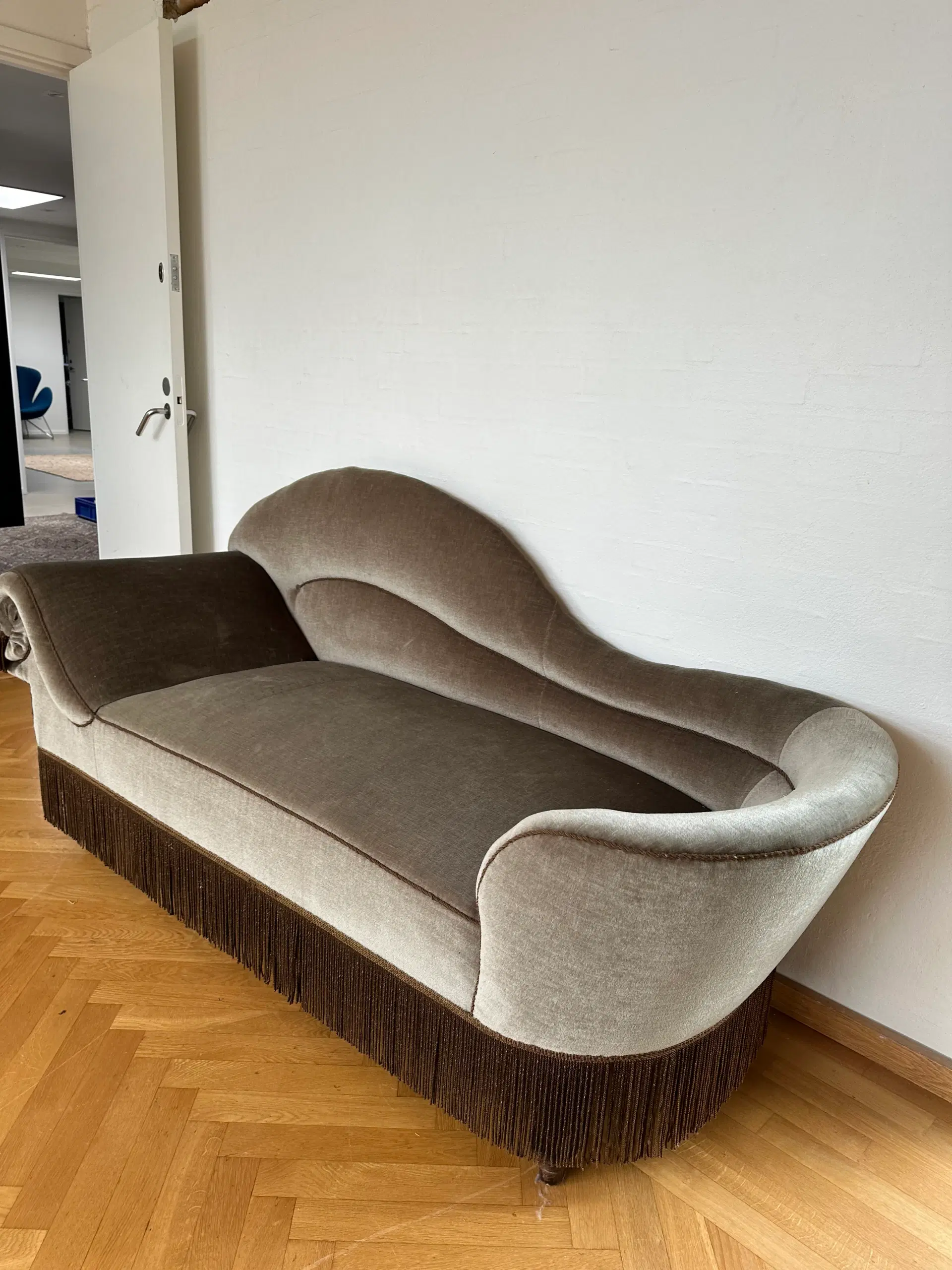 Chaiselong sofa