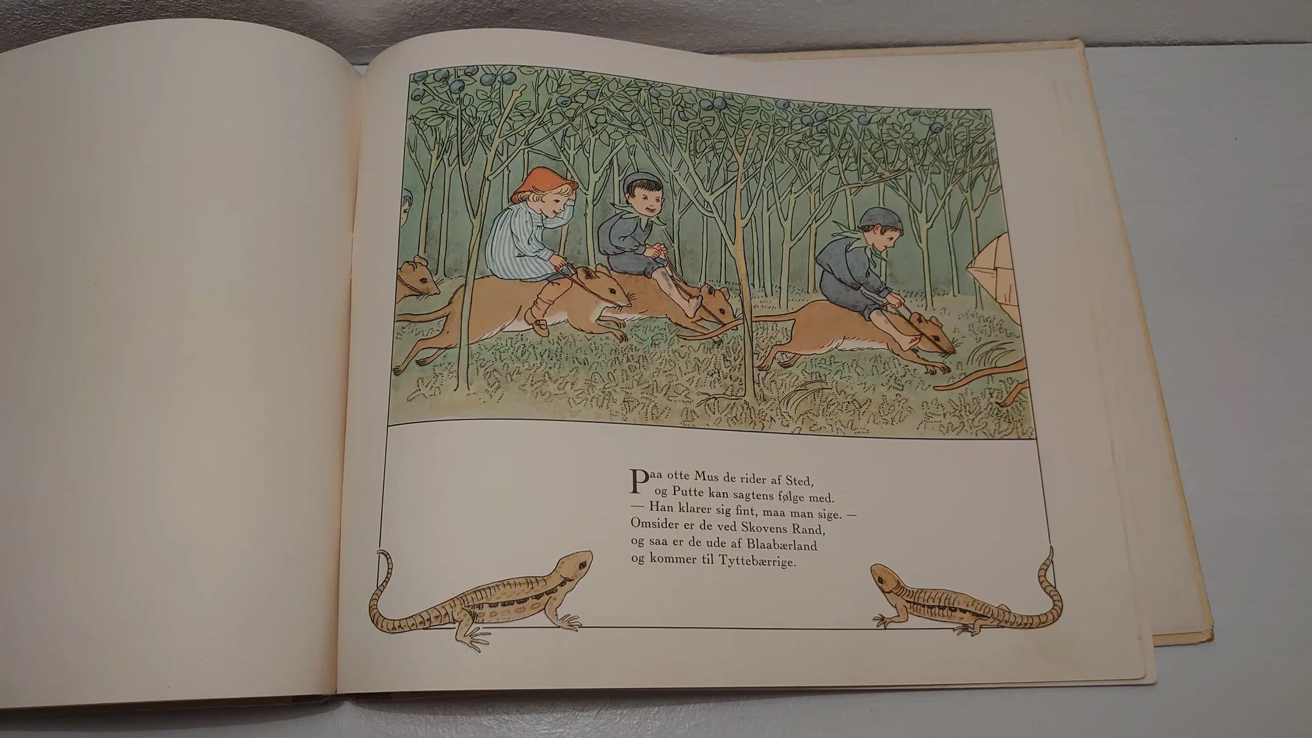 Elsa Beskow: Puttes Eventyr i Blåbærskoven 1946