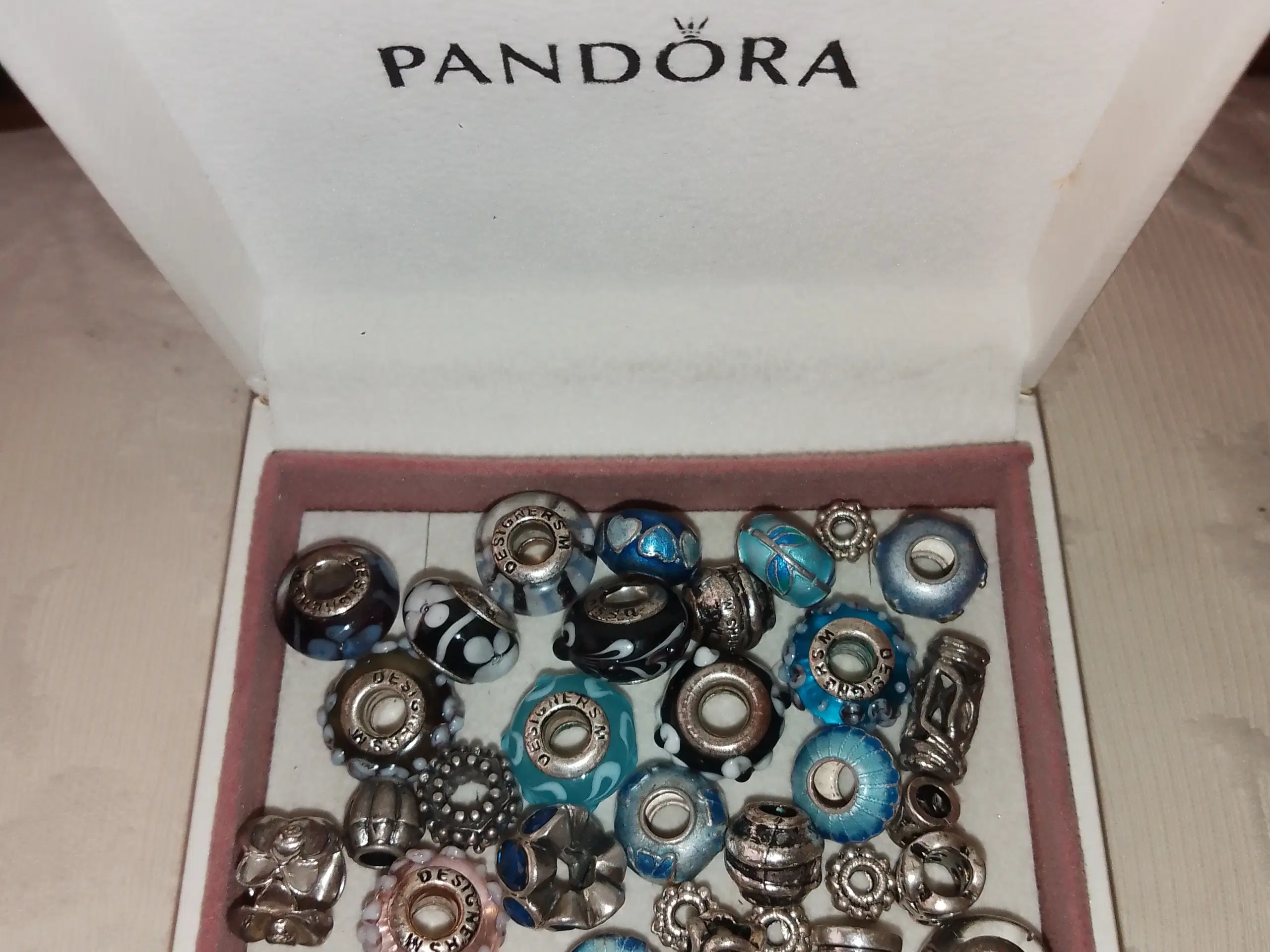 PANDORA 3 ARMBÅND 1 HALSKÆDE + CHARMS