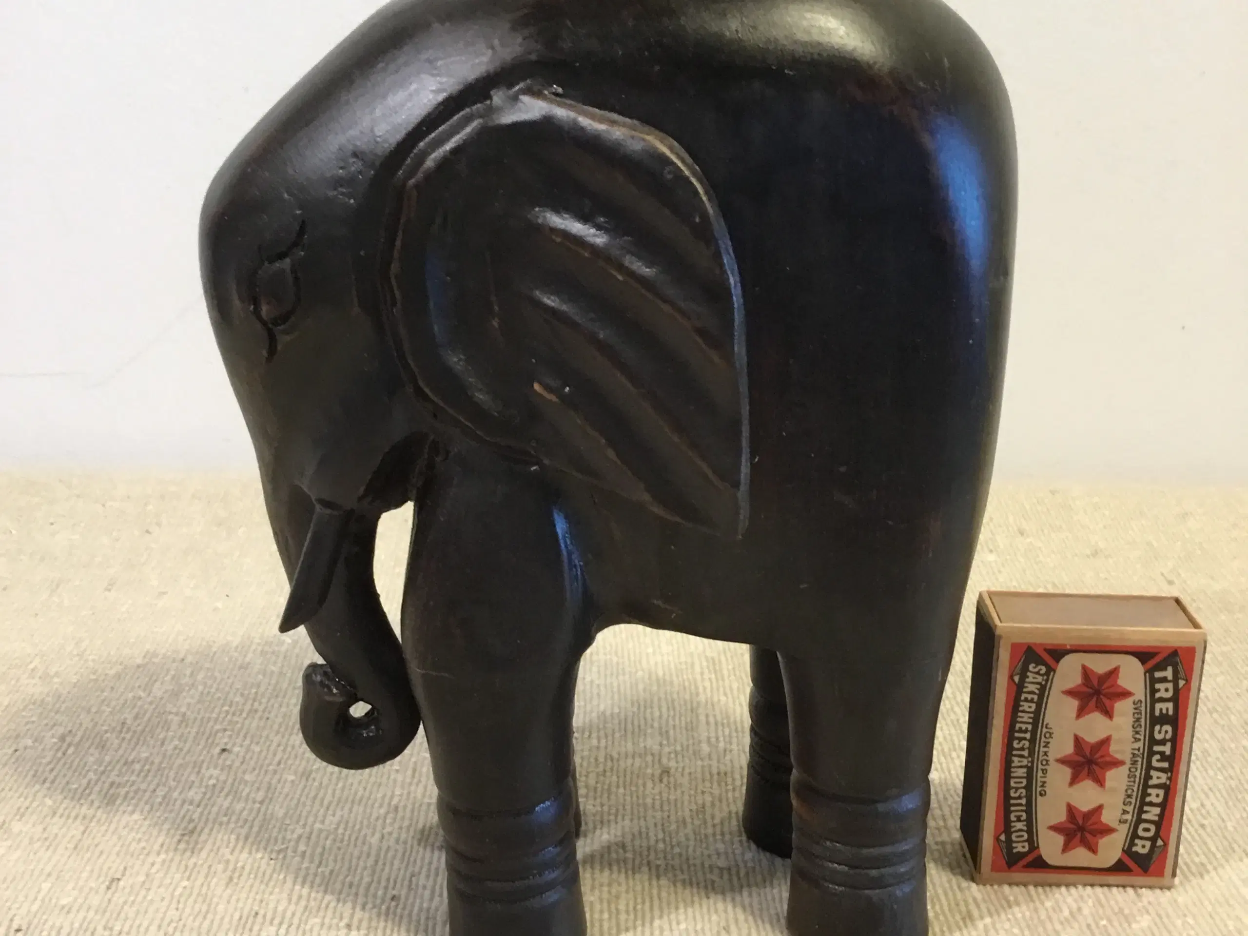 Fin træ elefant