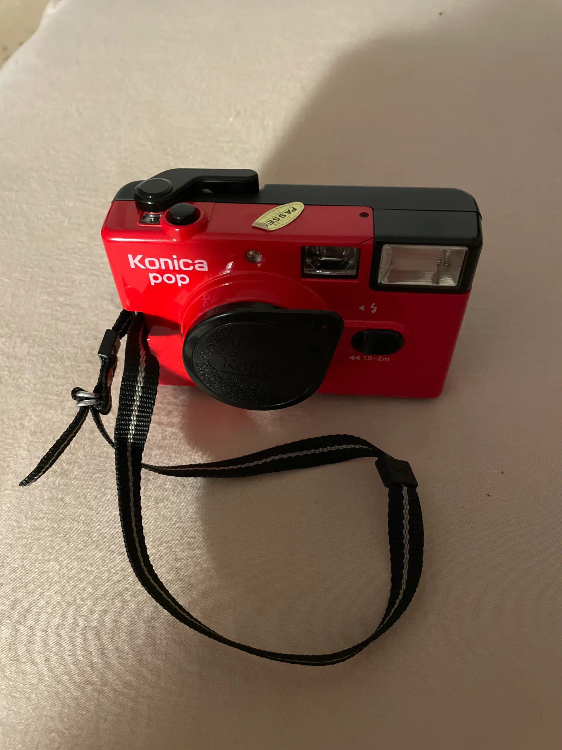 KONICA POP - Kamera - Japan - Rød