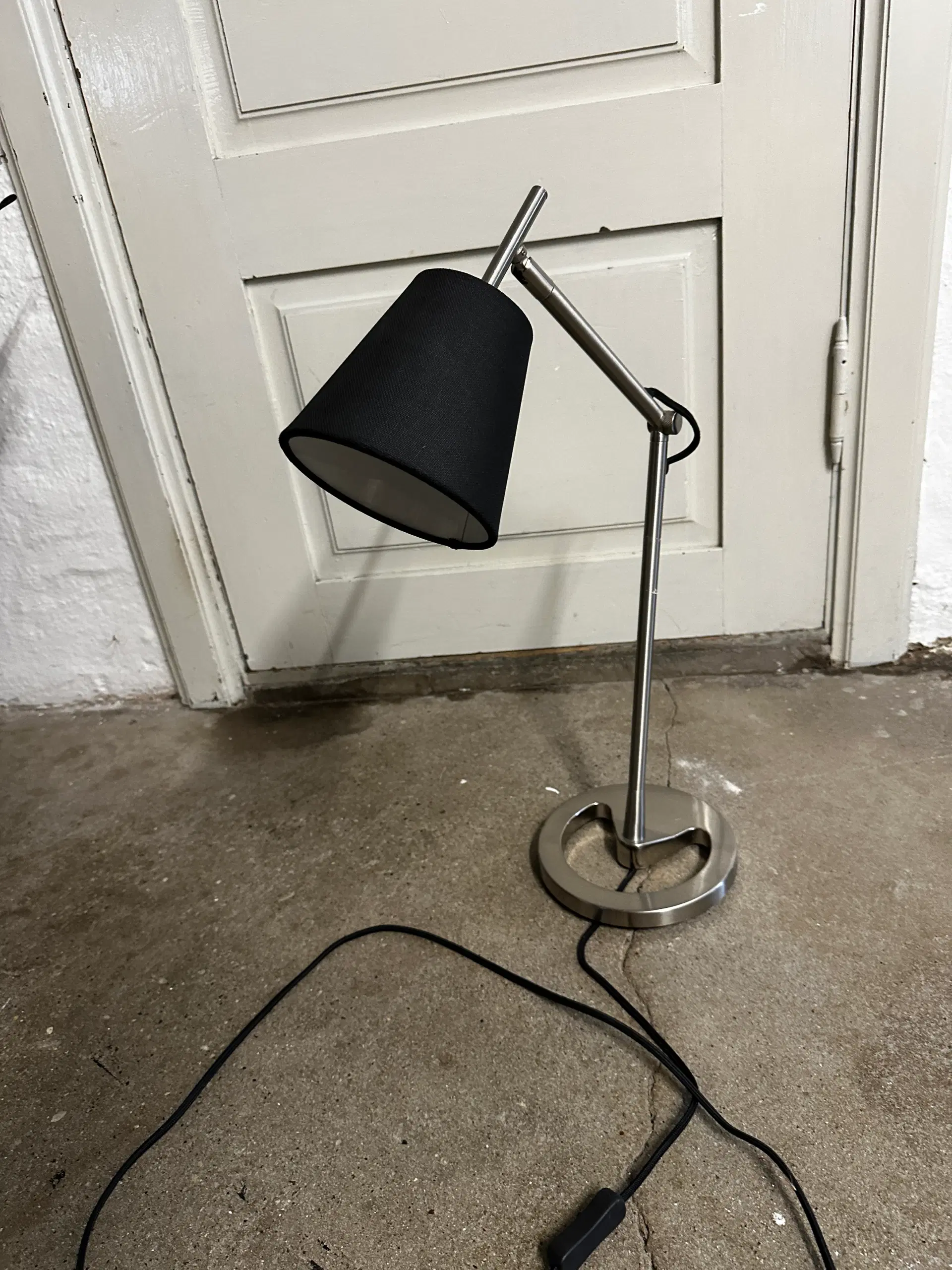 Skrivebordslampe i stål