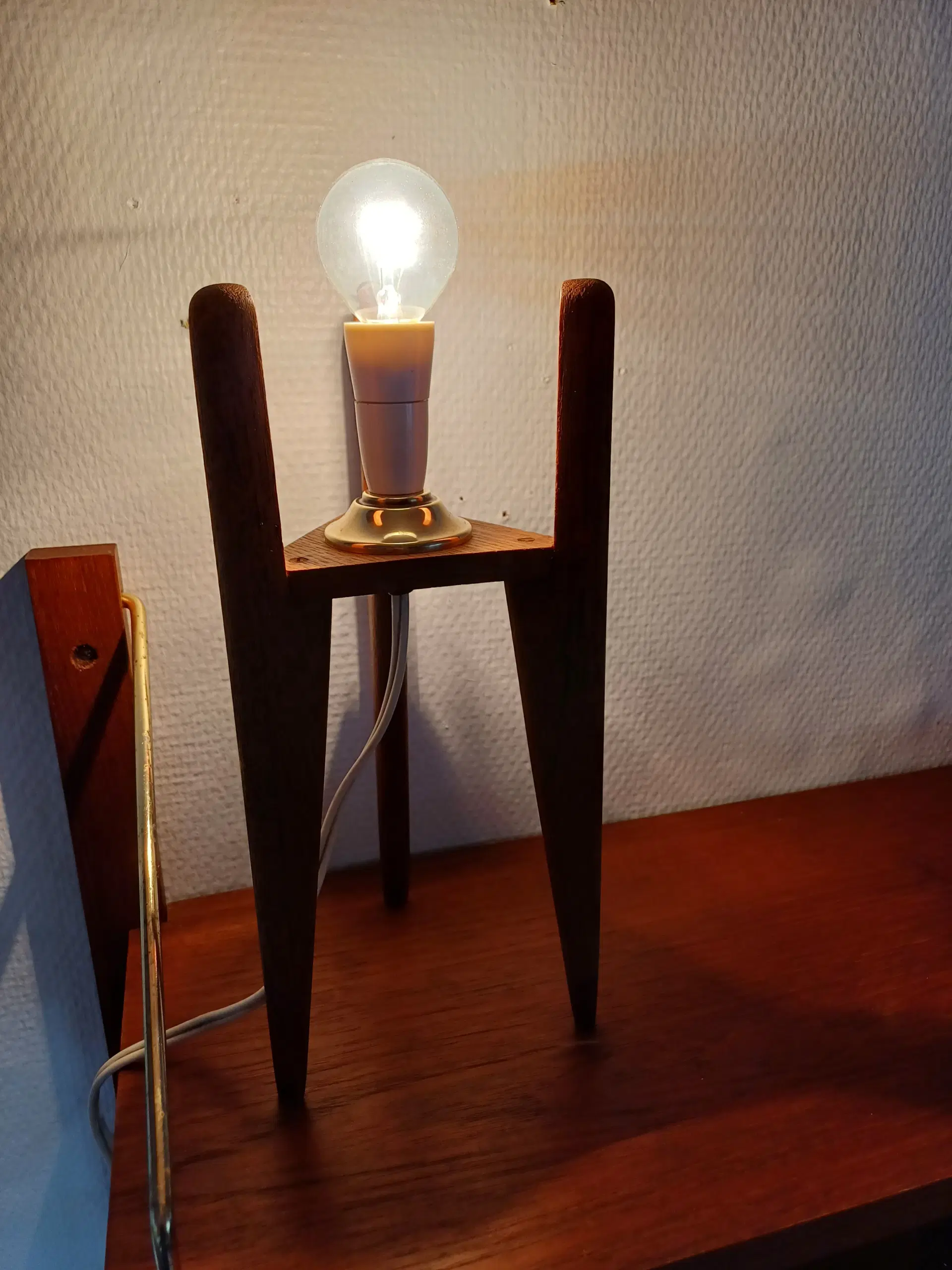 Dansk bordlampe I teak