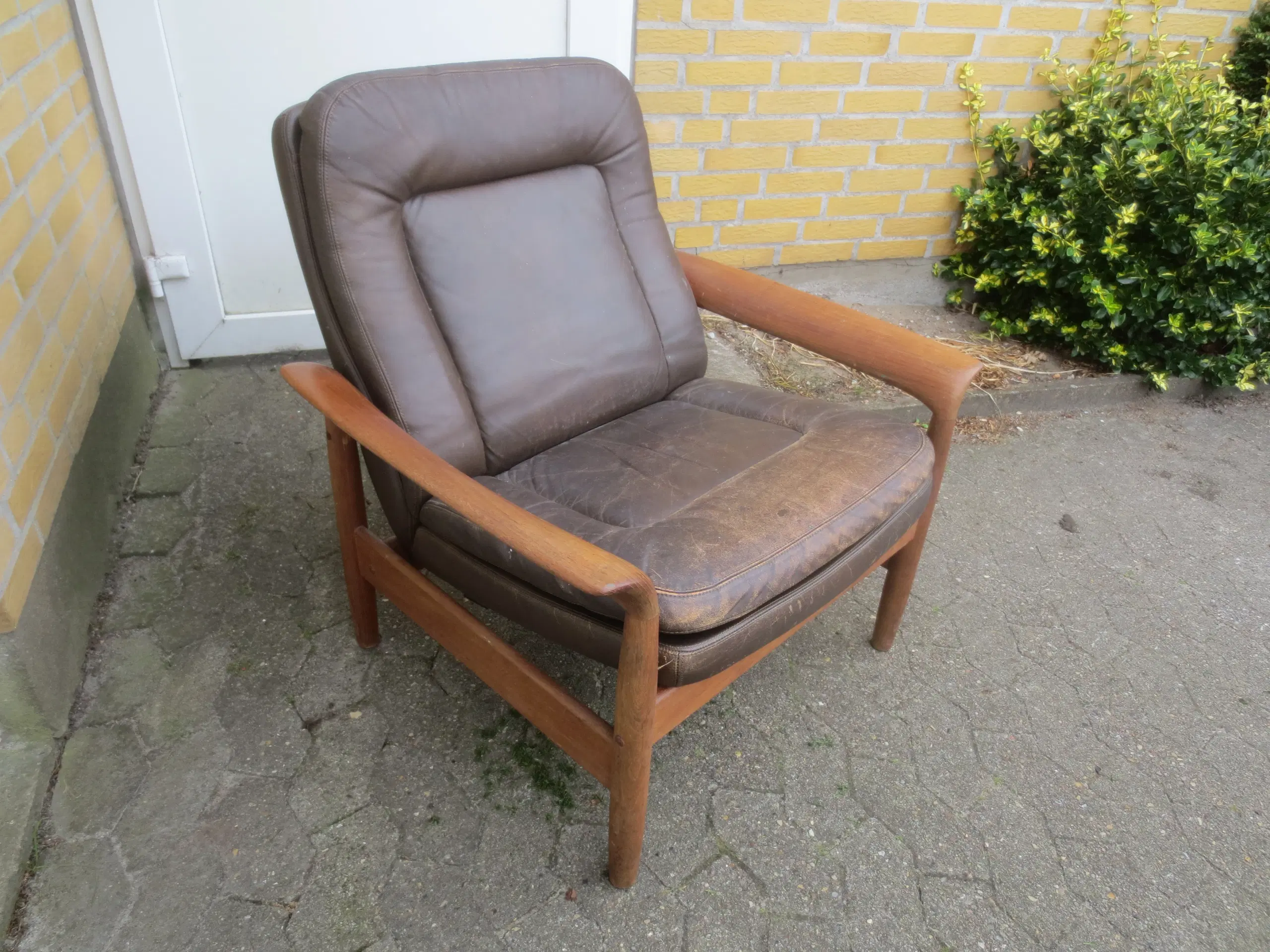 1 stk Retro Teak lænestol i Brun Læder