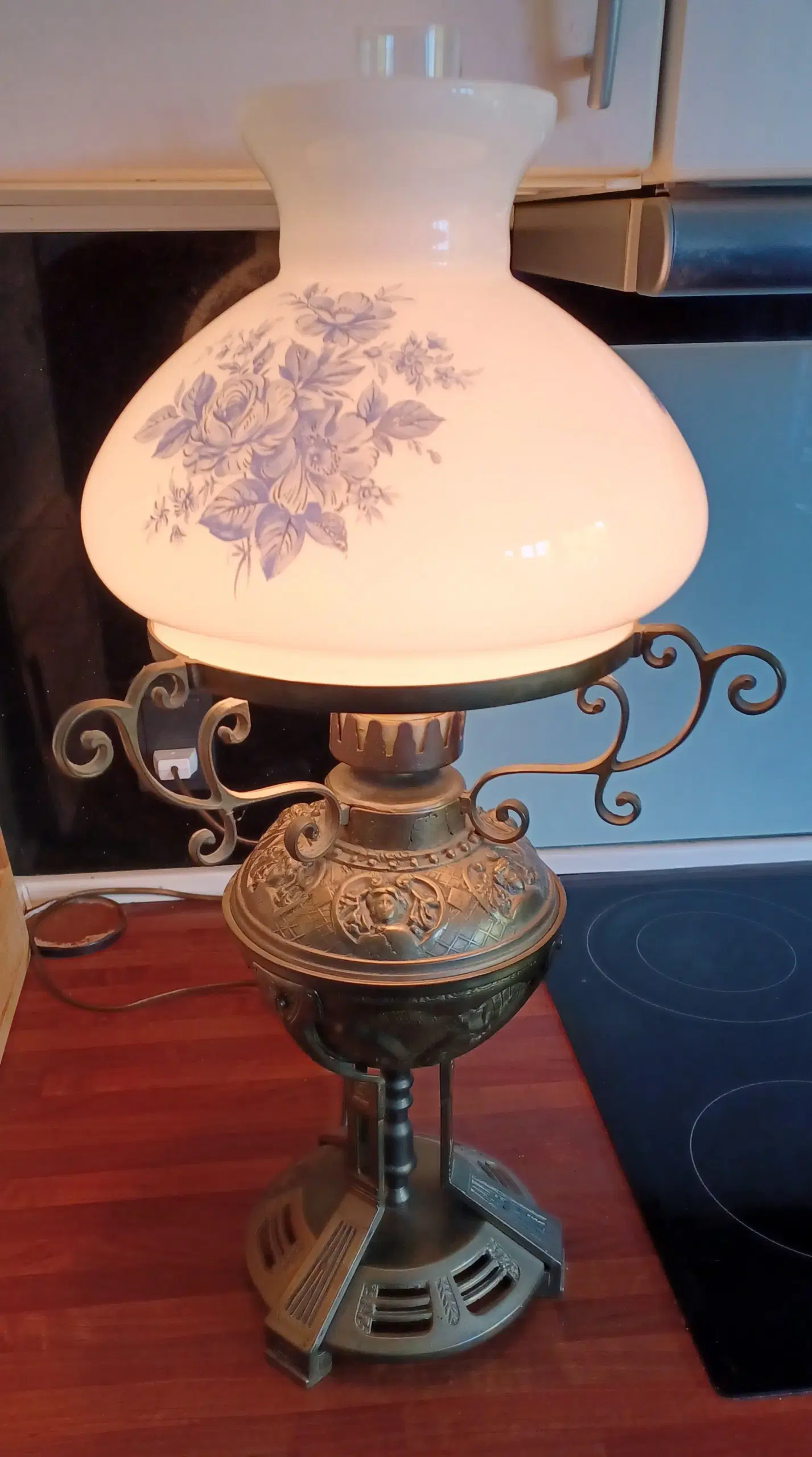 En fin vintage elpetroleums lampe