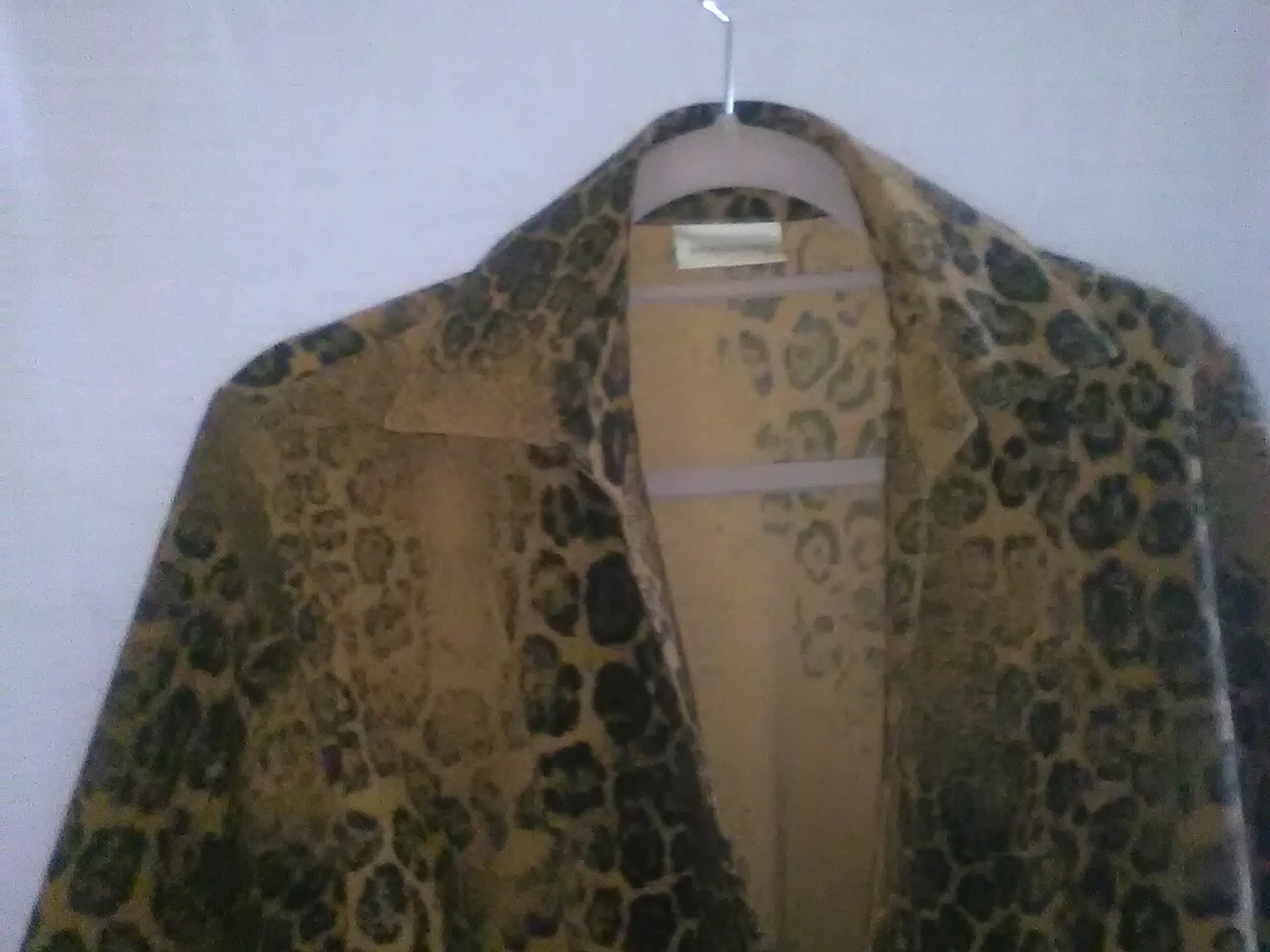 Lang dame blazer med animalprint str38/40-