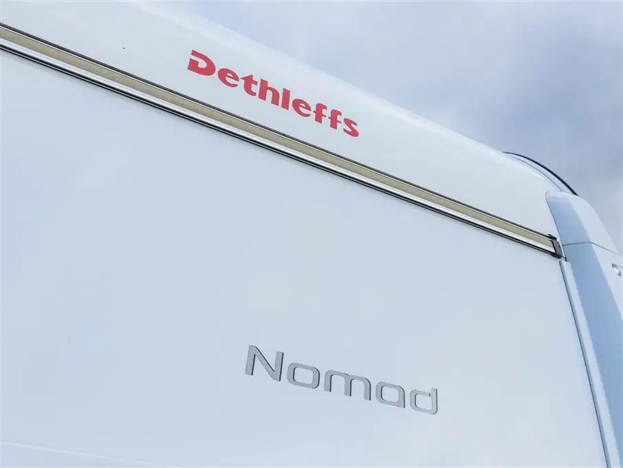 2016 - Dethleffs Nomad 500 FR   Stilfuld campingvogn