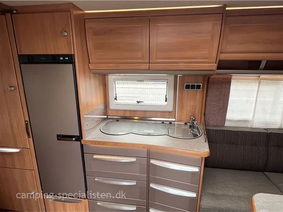 2015 - Hymer Nova SL 595   Hymer Eriba Nova SL 595 2015 m Alde centralvarme - Se den nu hos Camping-Specialistendk