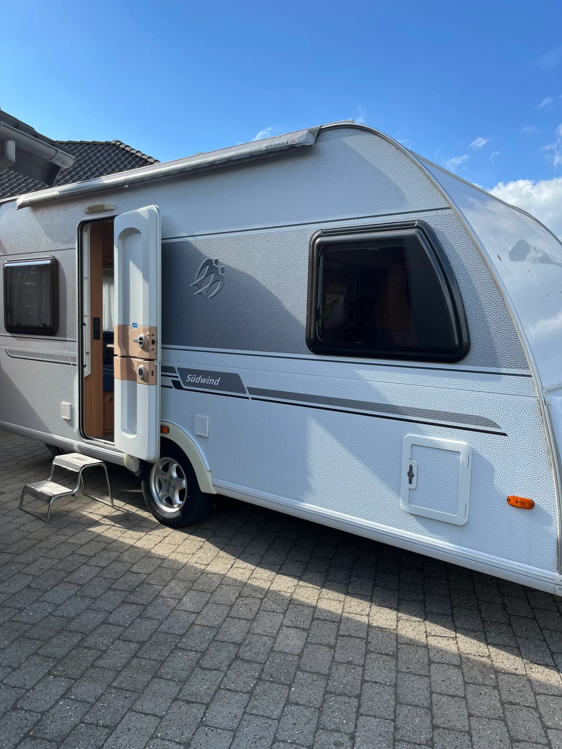 Campingvogn Knaus Südwind 450 FU