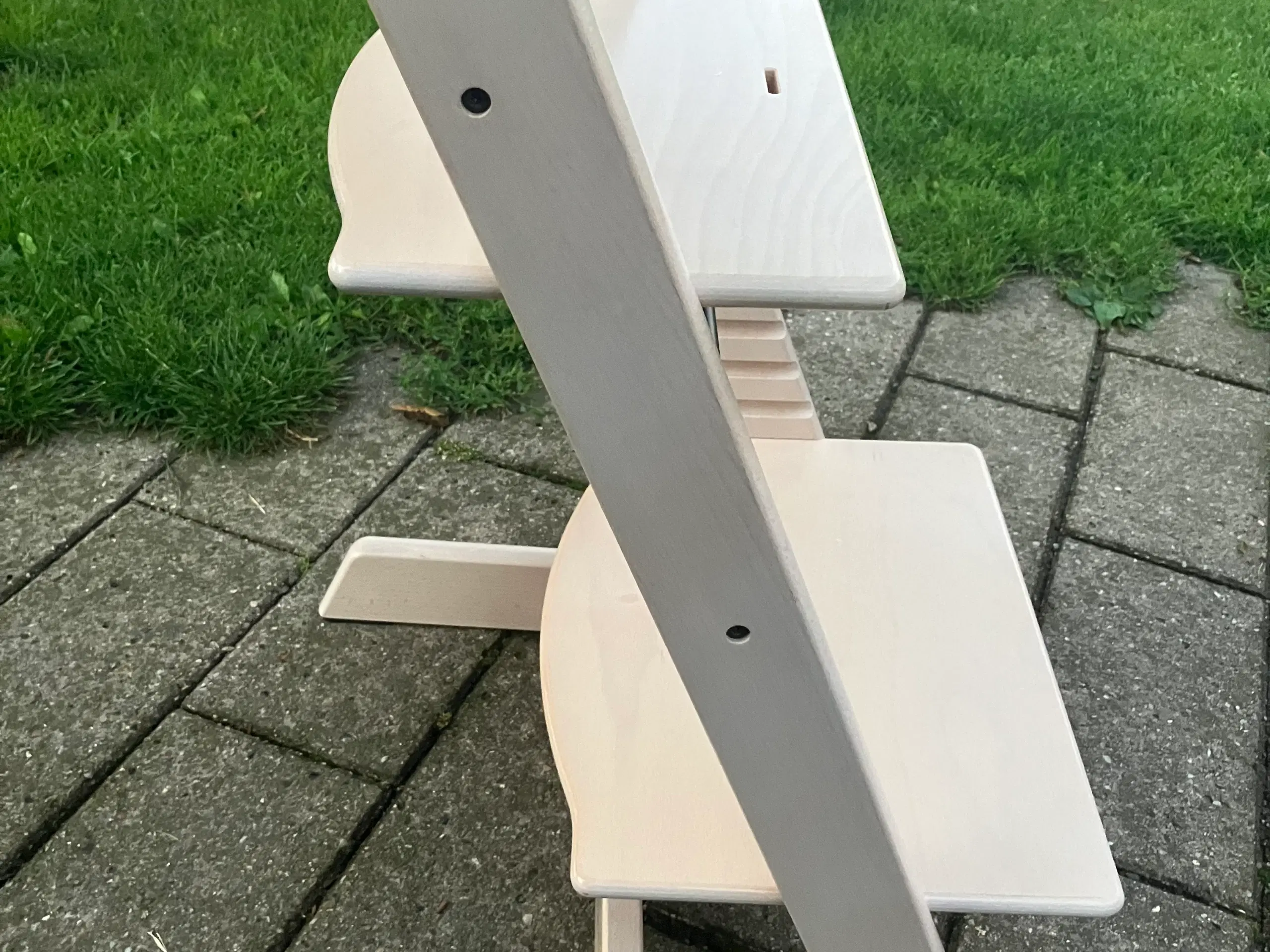 Den flotteste stokke trip trap stol i White Wash