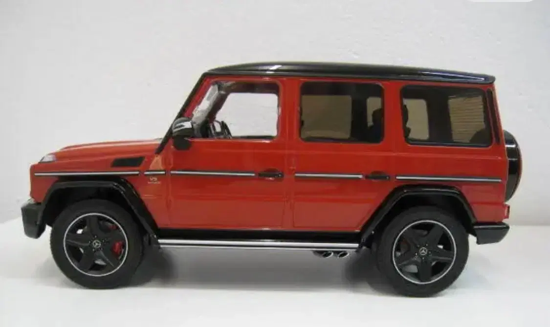 1:18 Mercedes G63 AMG Crazy Color