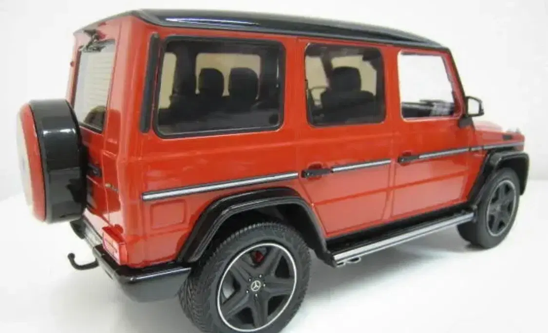 1:18 Mercedes G63 AMG Crazy Color