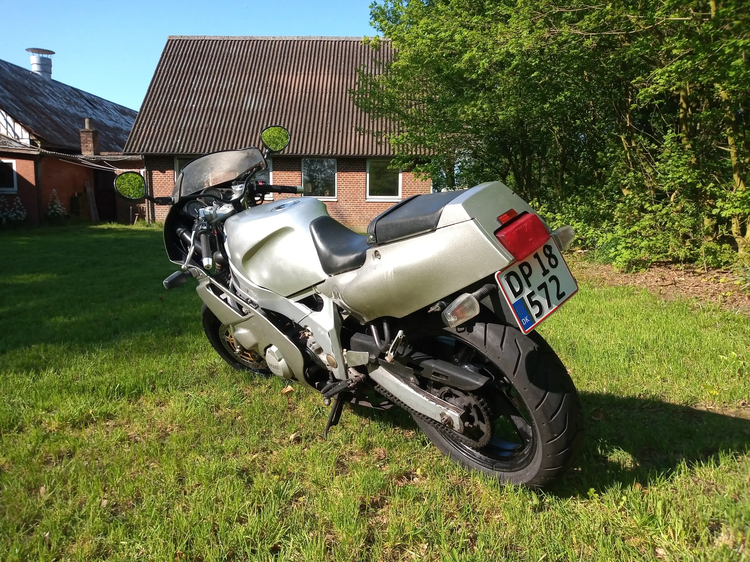 Yamaha FZR 600