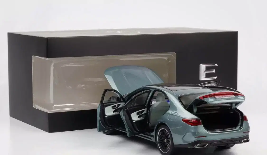 1:18 Mercedes E-Class W214 2024