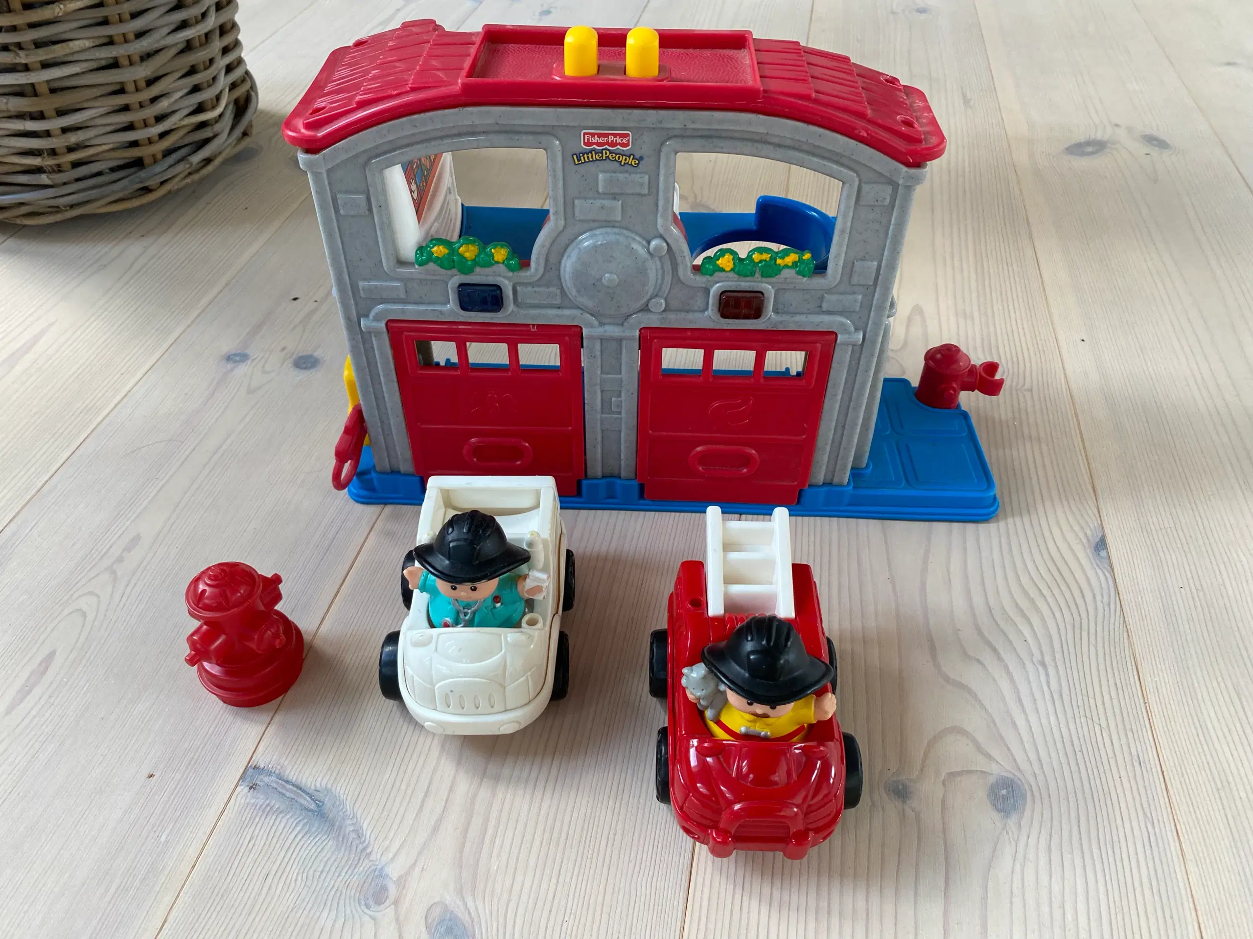 Fisher-Price Little People Brandstation