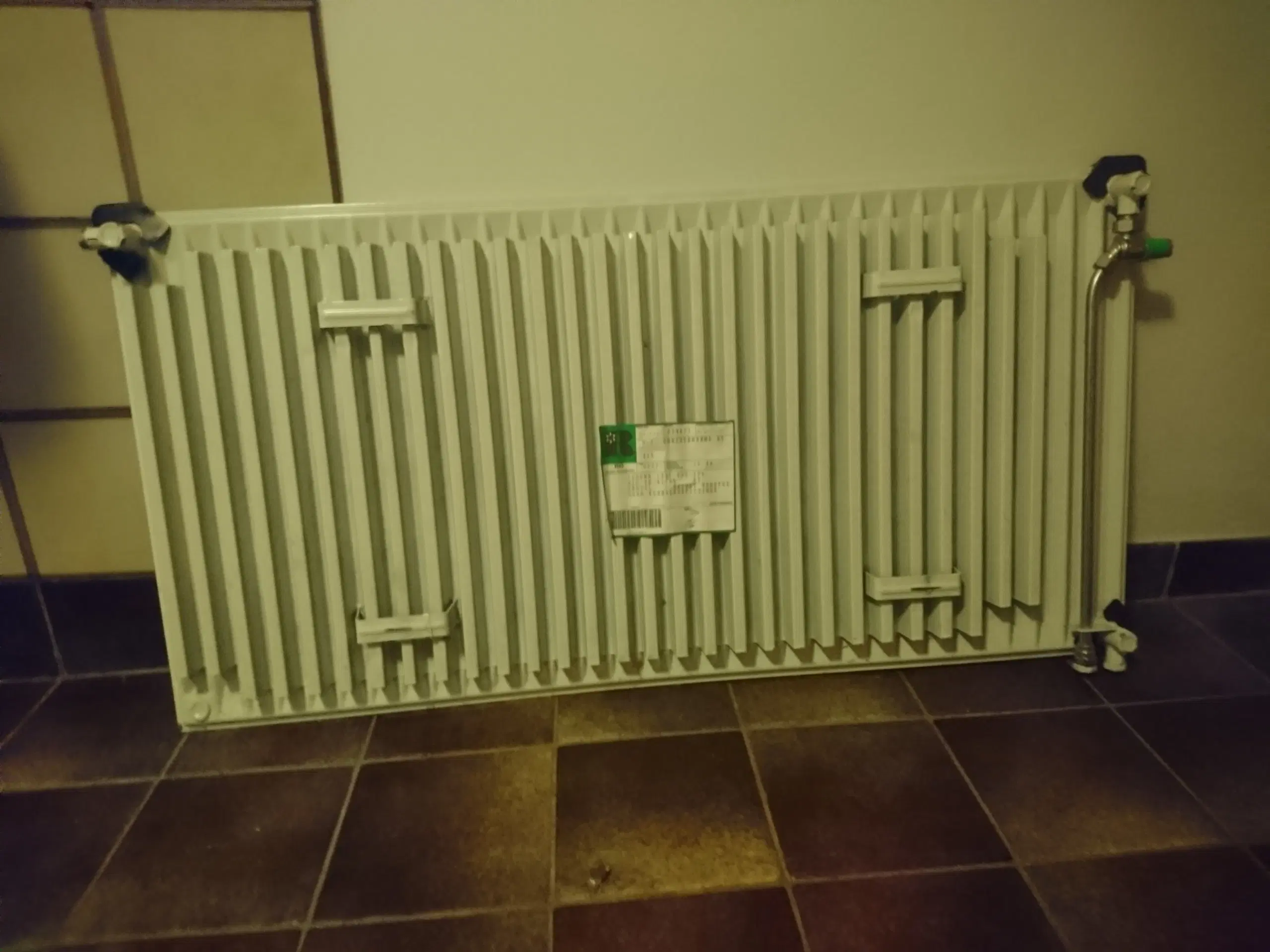 Rio radiator 1100 X 555 PK 1 med ventil og rør