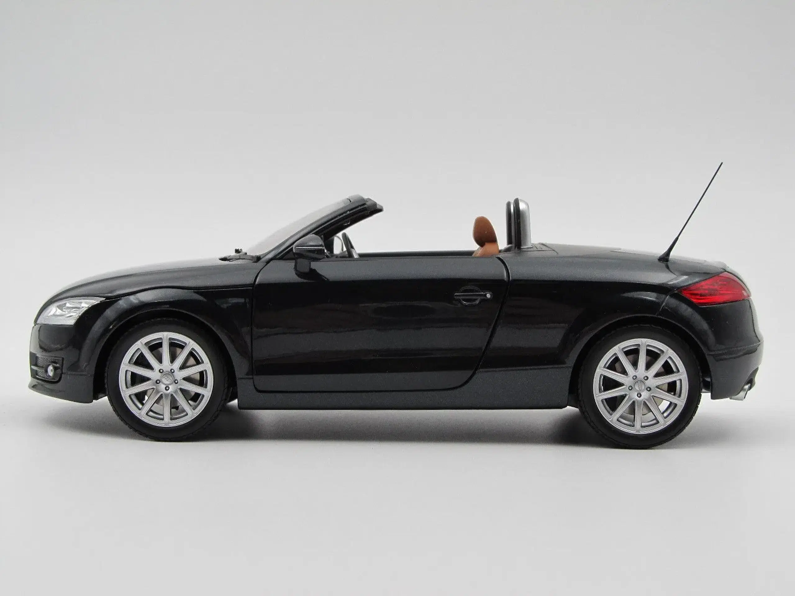 2007 Audi TT Roadster 1:18  Super god kv