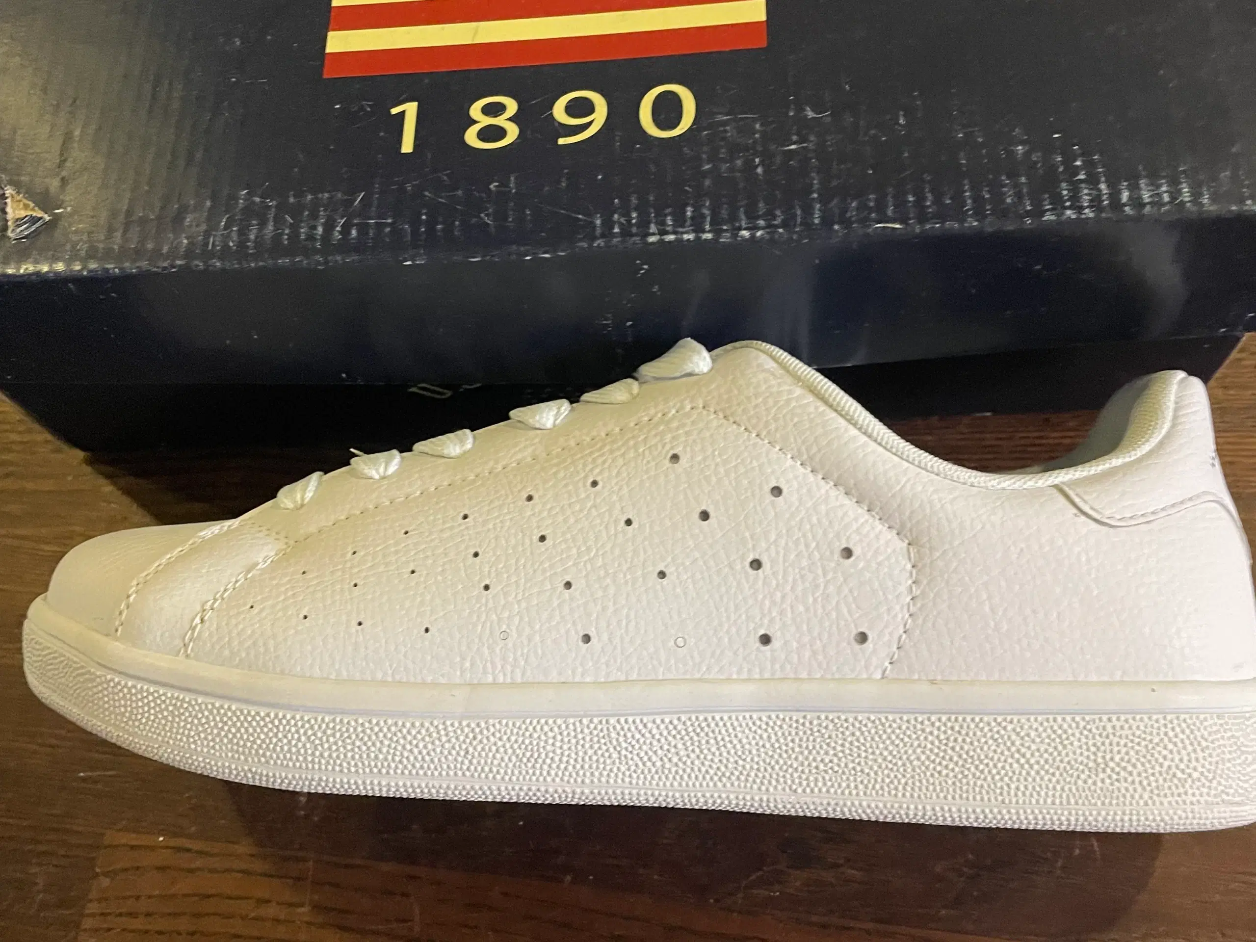 Sneakers hvide Polo str 42 nye i æske