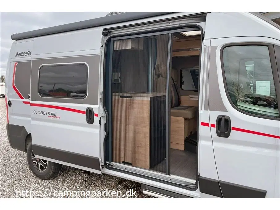 2024 - Dethleffs Globetrail CVD   Markedets korteste camper van med enkeltsenge – og stort panoramavindue!