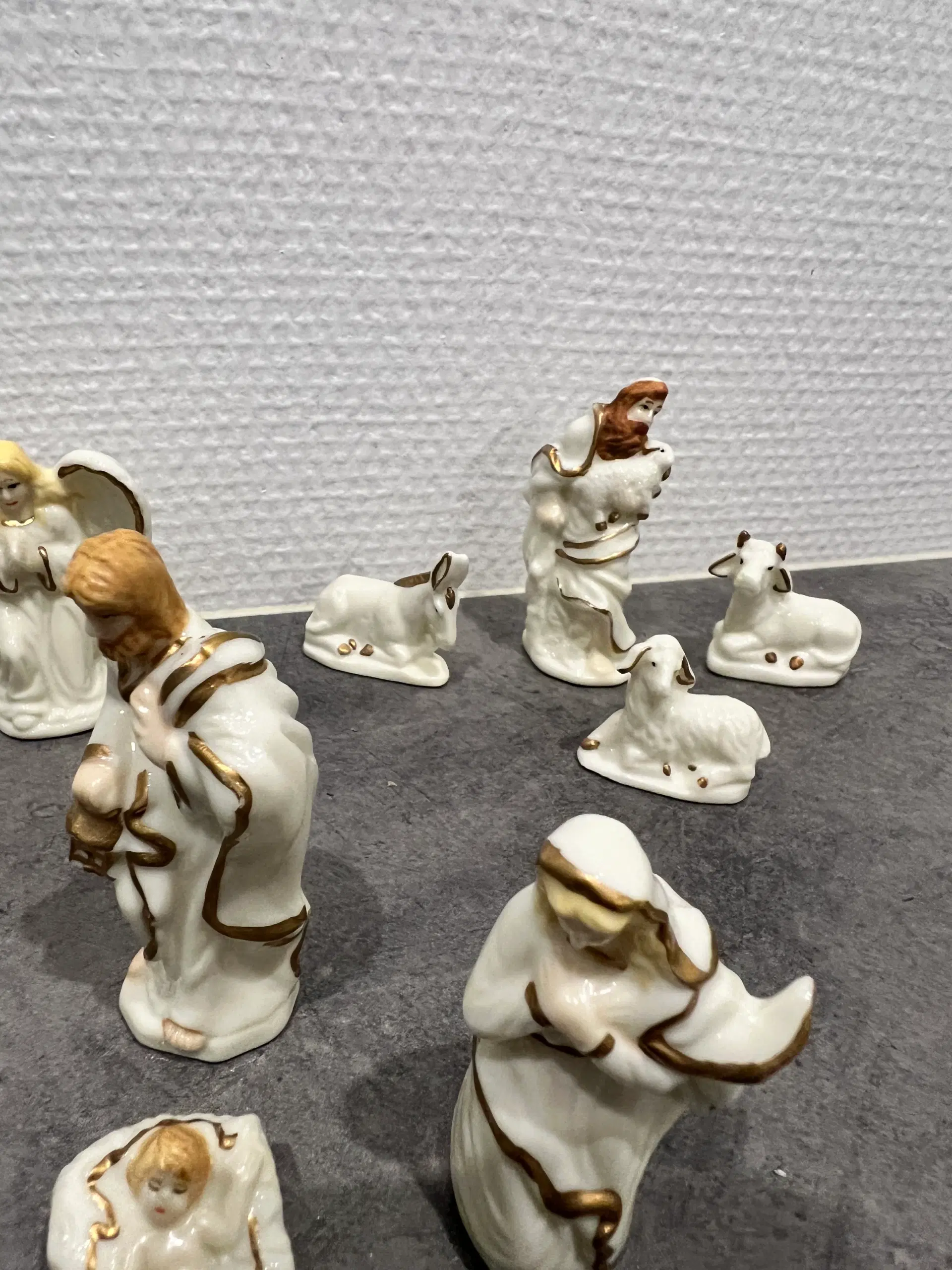 Små porcelæns religiøse figurer" jesus fødsel"