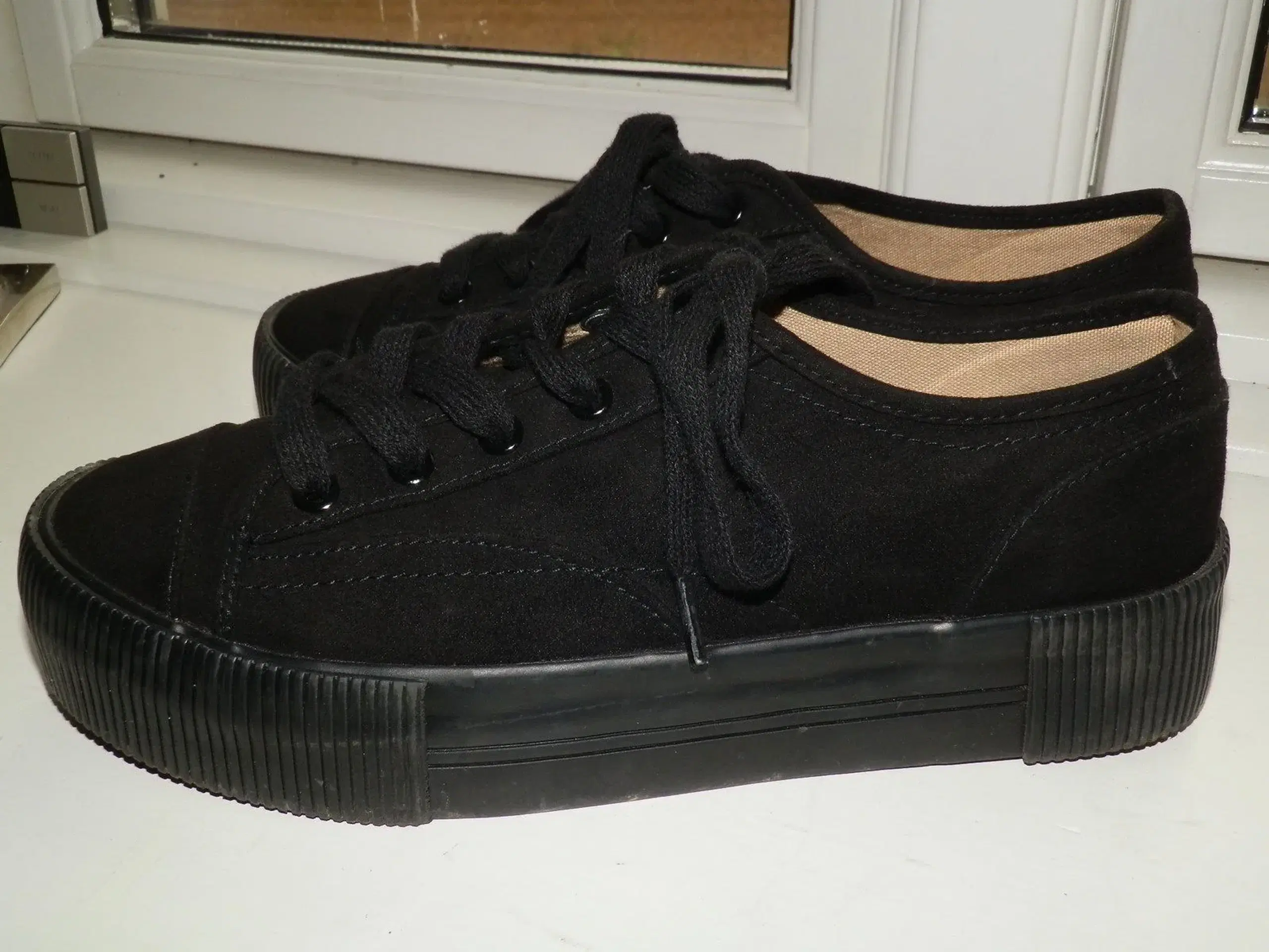 Nye sorte og meget fede sneakers!