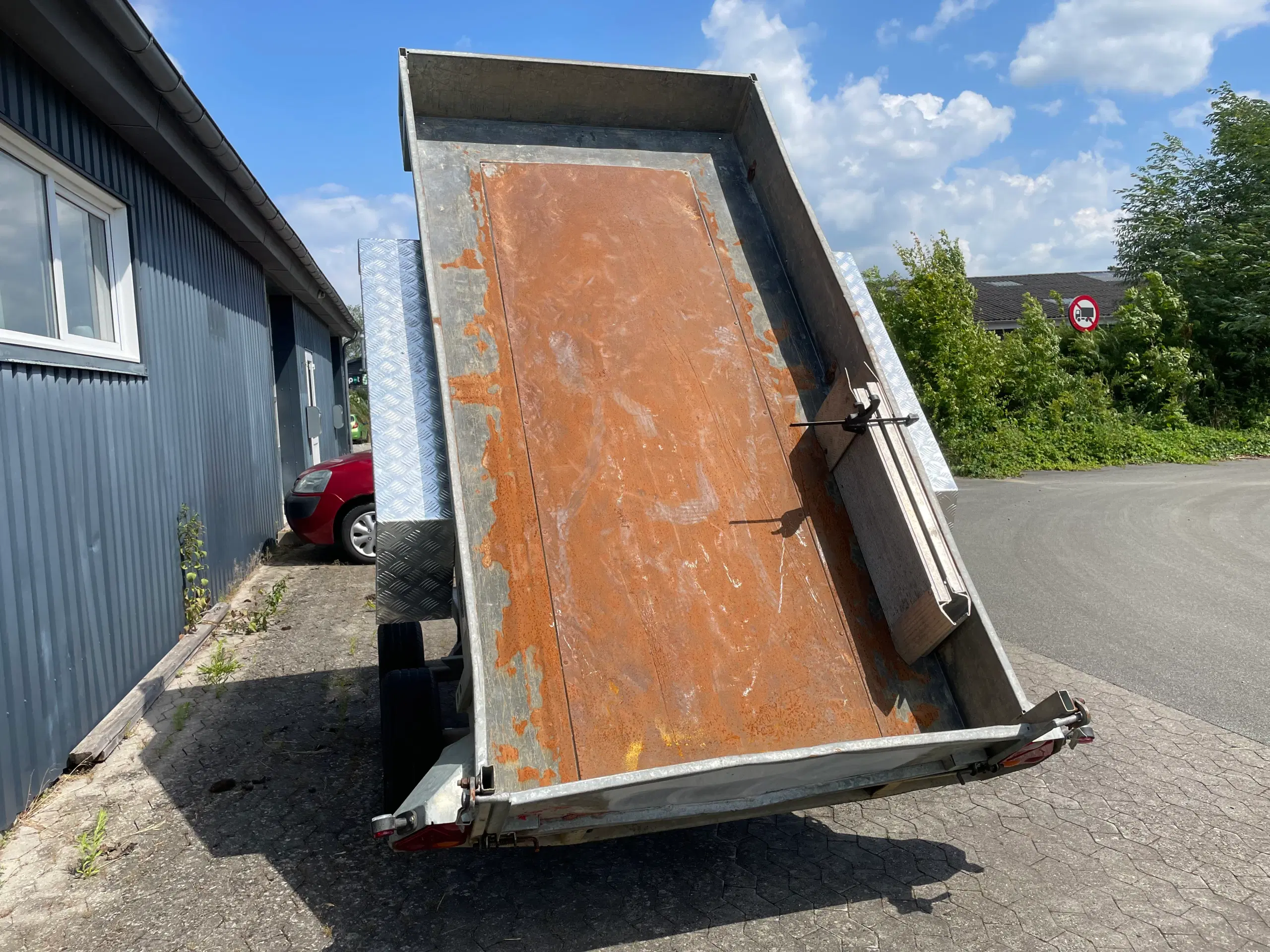 tiptrailer udlejes