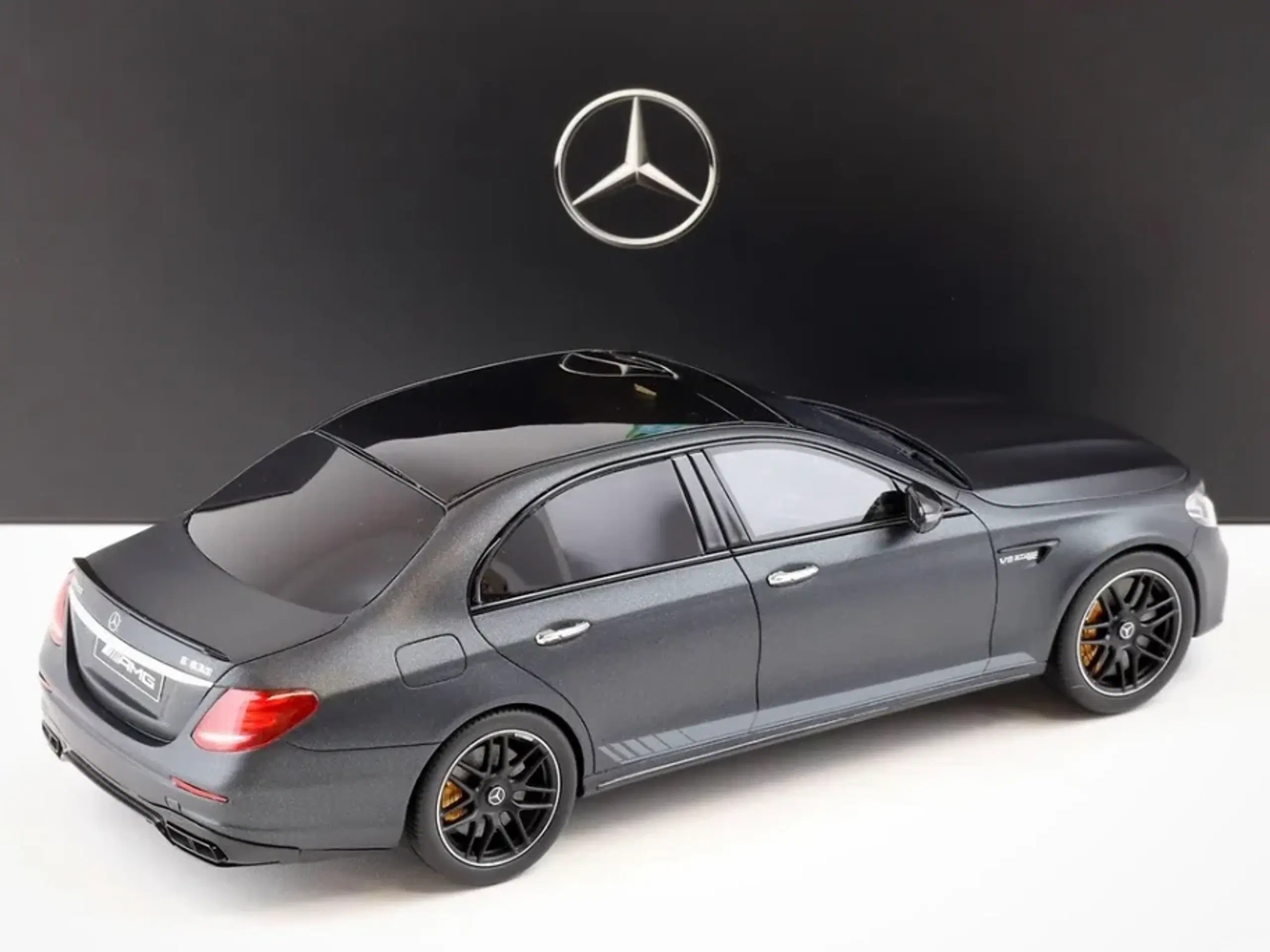 1:18 Mercedes E 63 S AMG