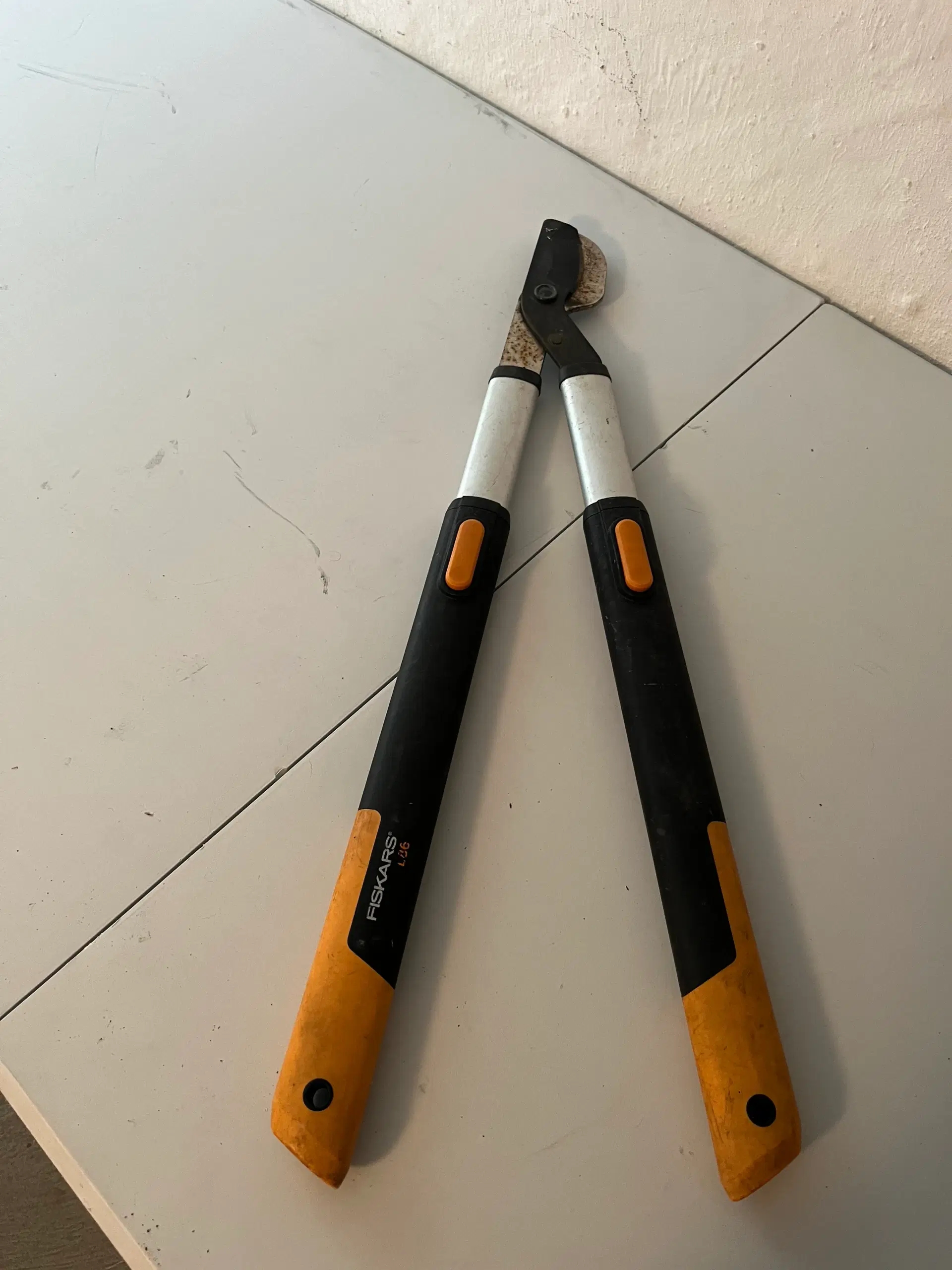 Fiskars L86 grensaks m/teleskop