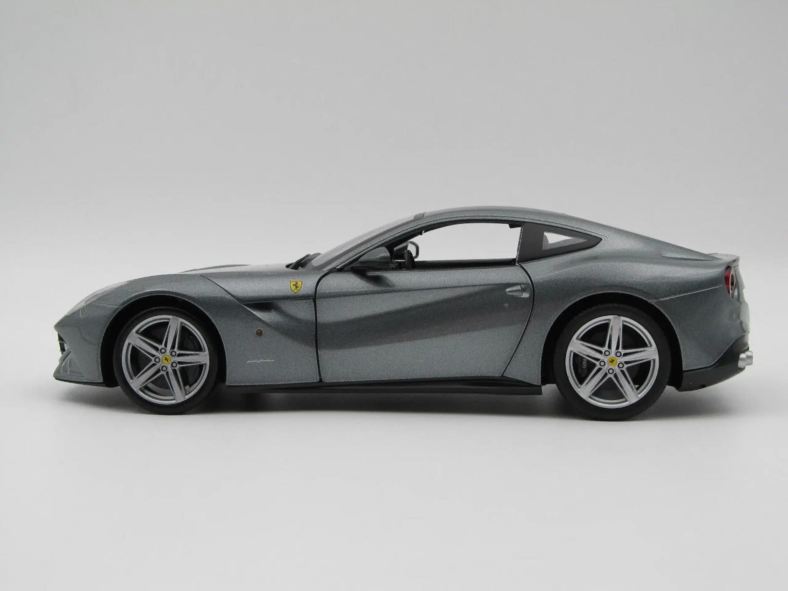 2012 Ferrari F12 Berlinetta 1:18