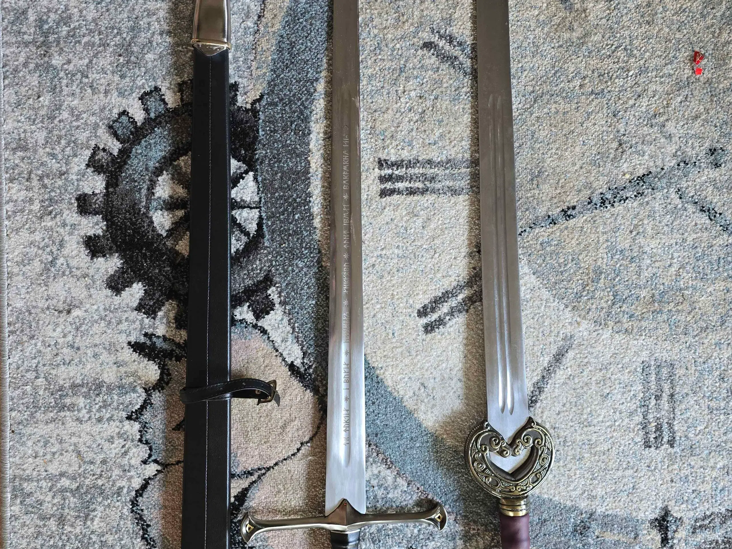 Lord of the rings ANDURIL and Herugrim