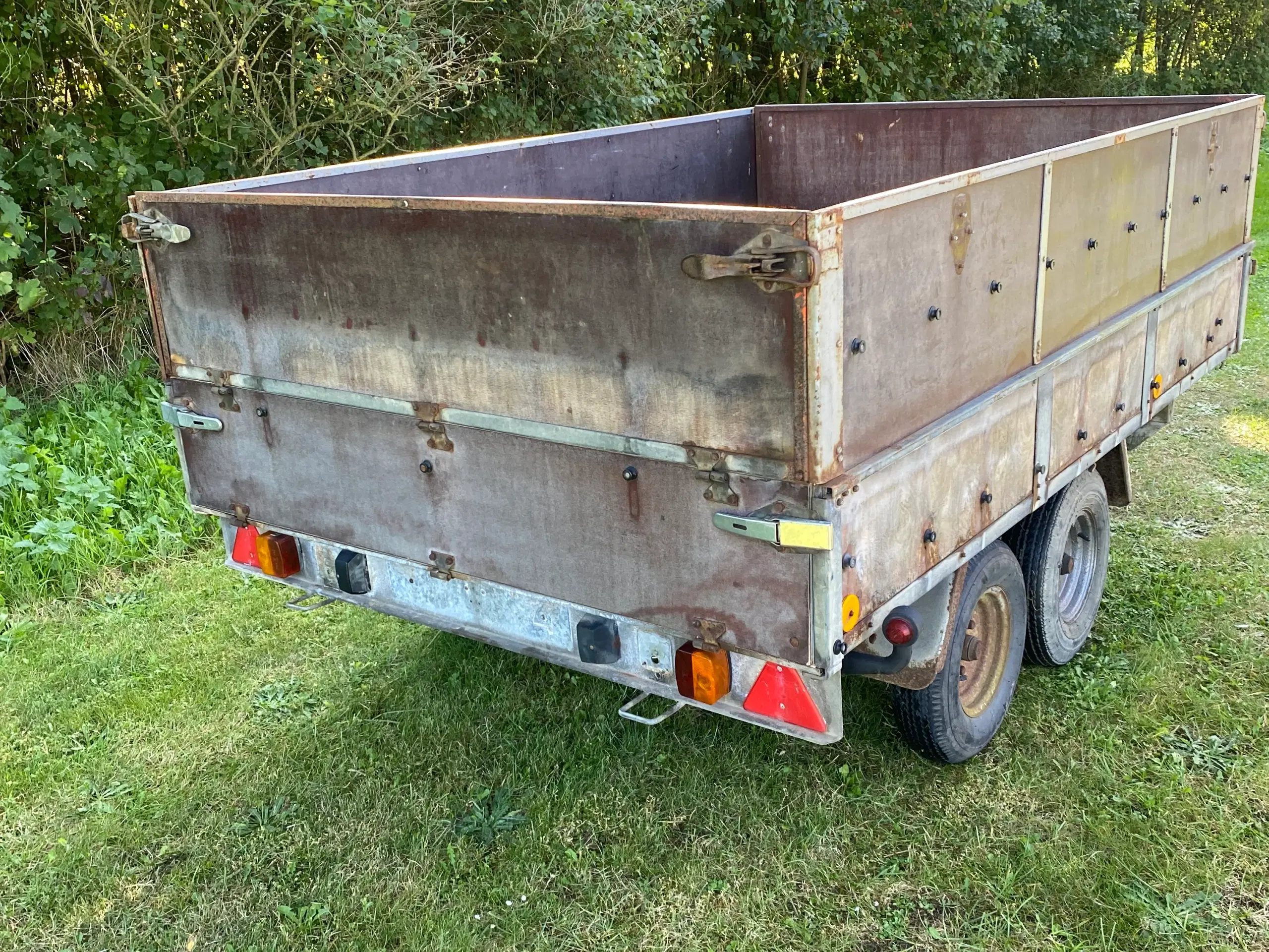 1000 kg trailer