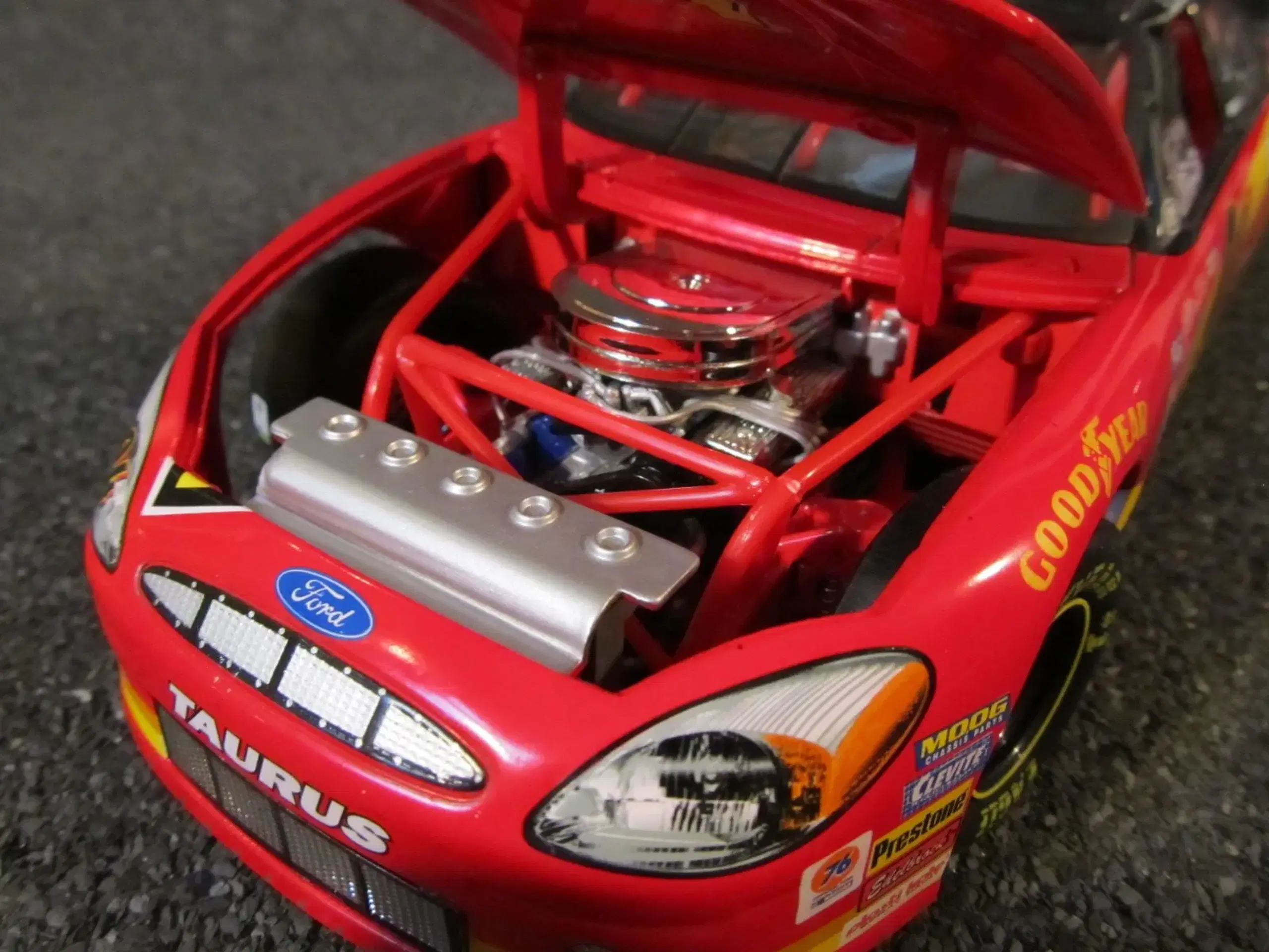 2000 Nascar Ford Taurus #94 1:18