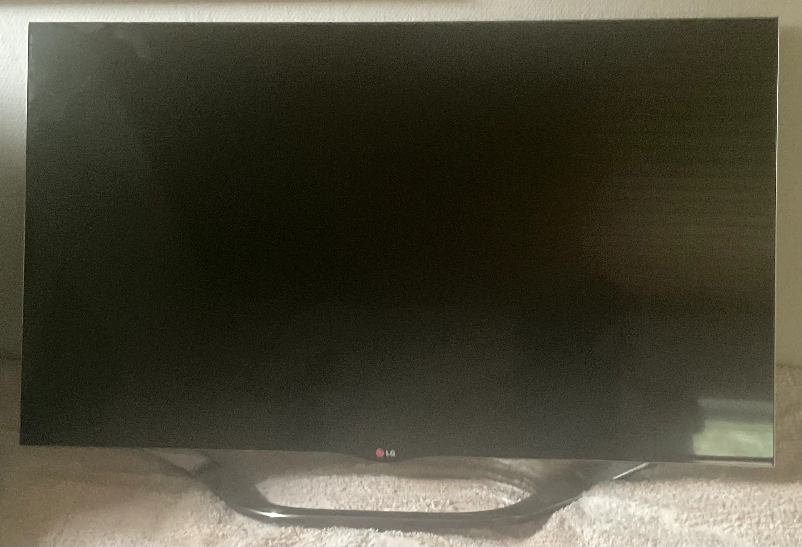 LG47 inch Cinema 3D SmartTv LA860V