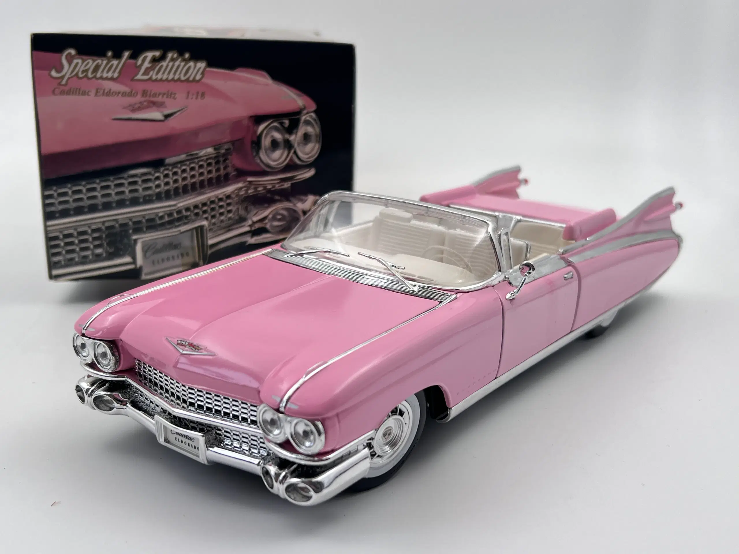 1959 Cadillac Eldorado Biarritz 1:18