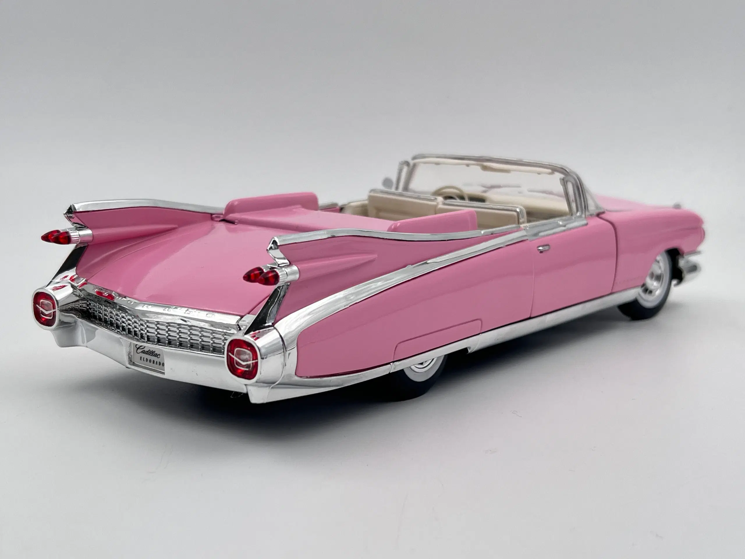 1959 Cadillac Eldorado Biarritz 1:18