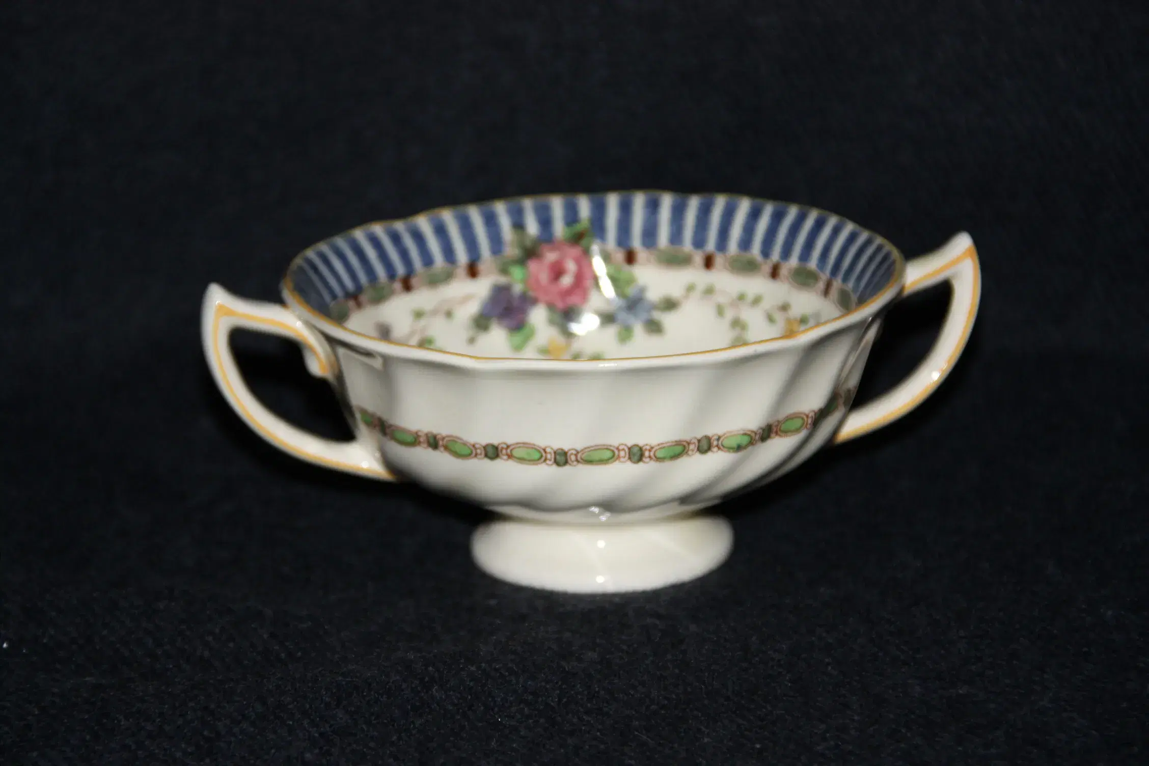 Bouillon kop Royal Doulton D5124 The Vernon