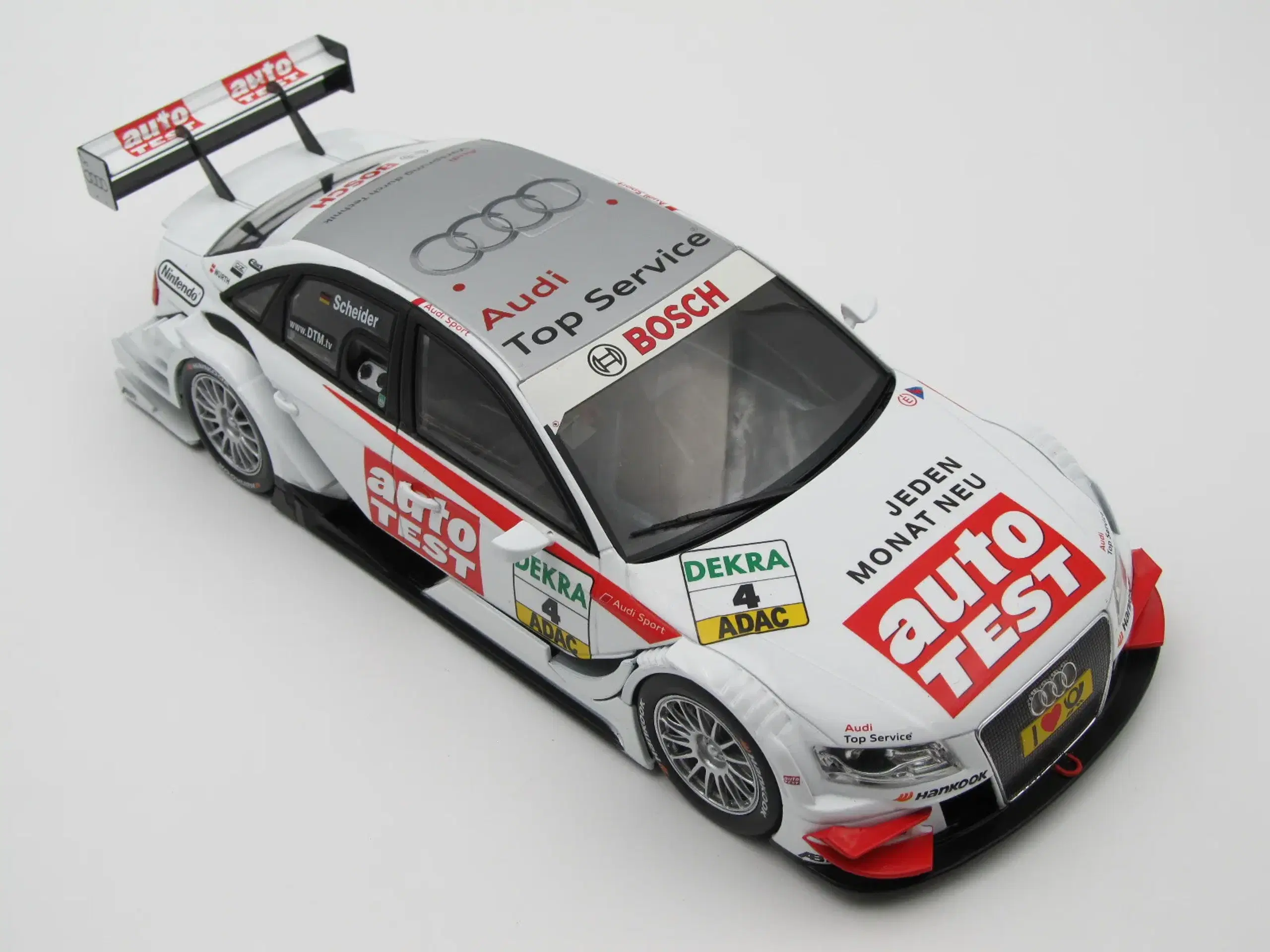 2011 Audi A4 DTM #4 Timo Scheider - 1:18