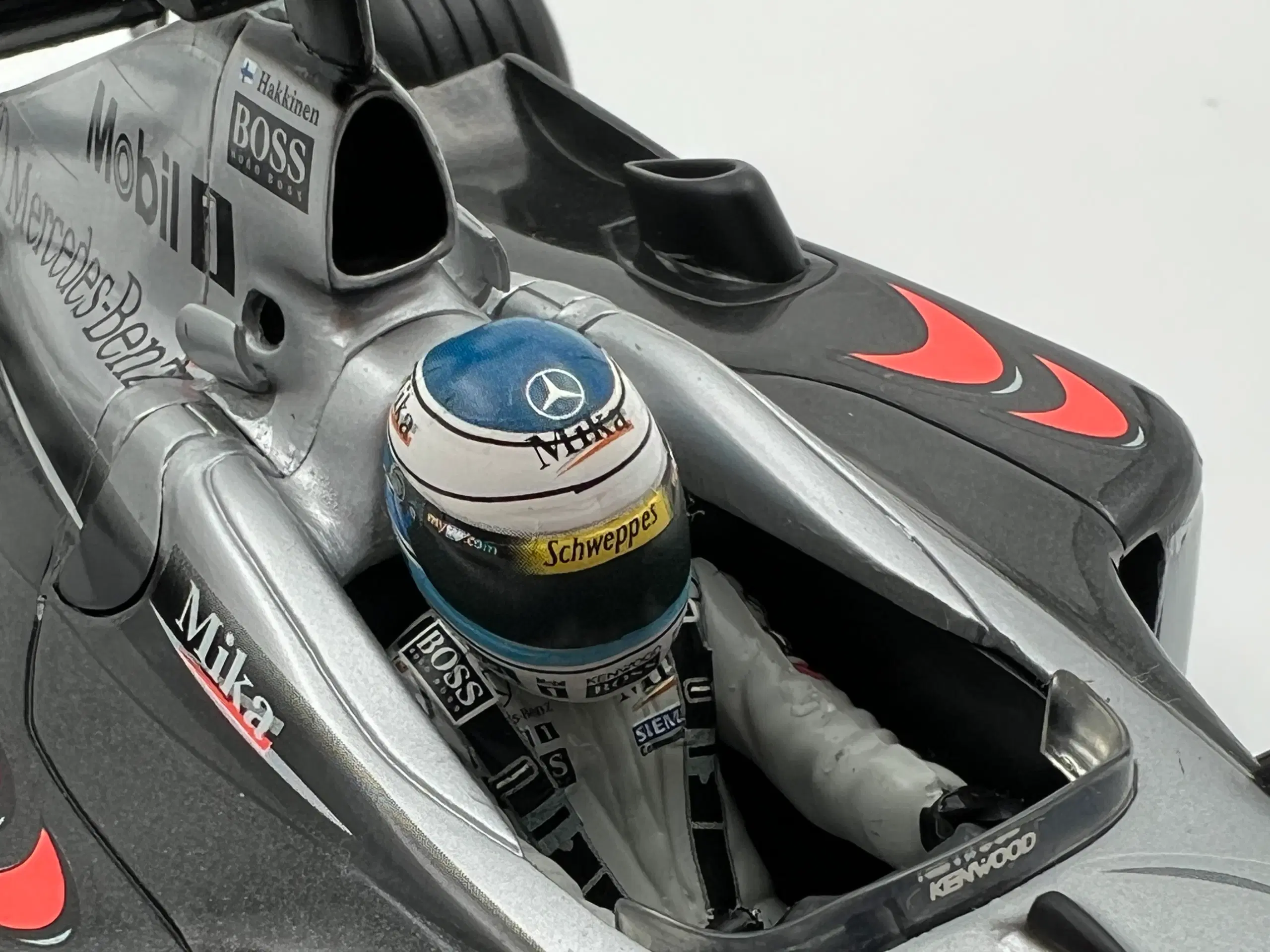 2000 McLaren-Mercedes MP4/15 #1 - 1:18