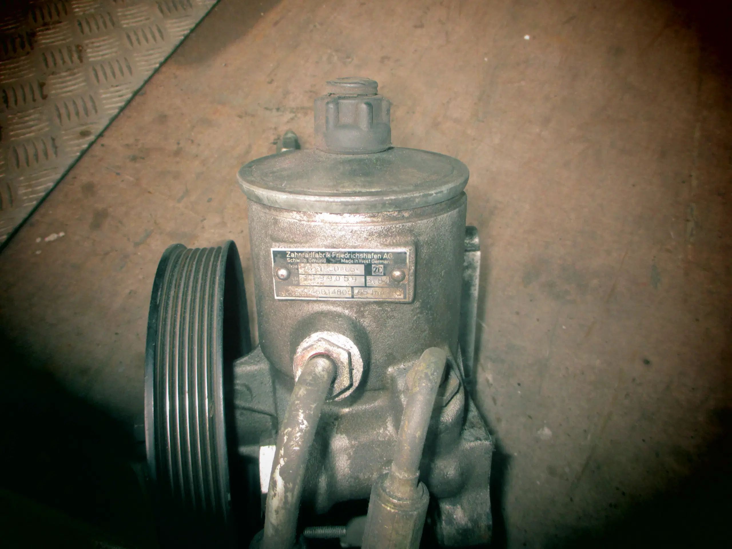 Brugt Servo pumpe  Mercedes 190 D